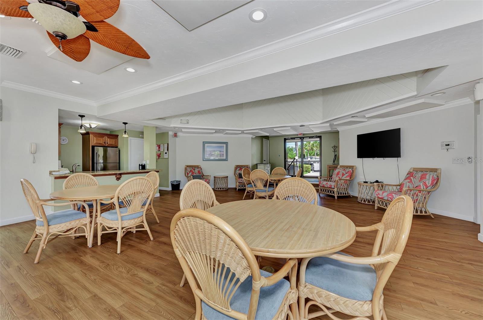 Image 45 of 66 For 2950 Beach Road A315