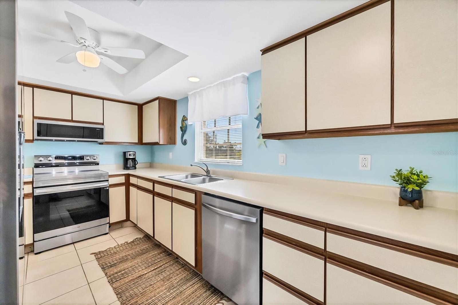 Image 14 of 44 For 1531 Placida Road 202