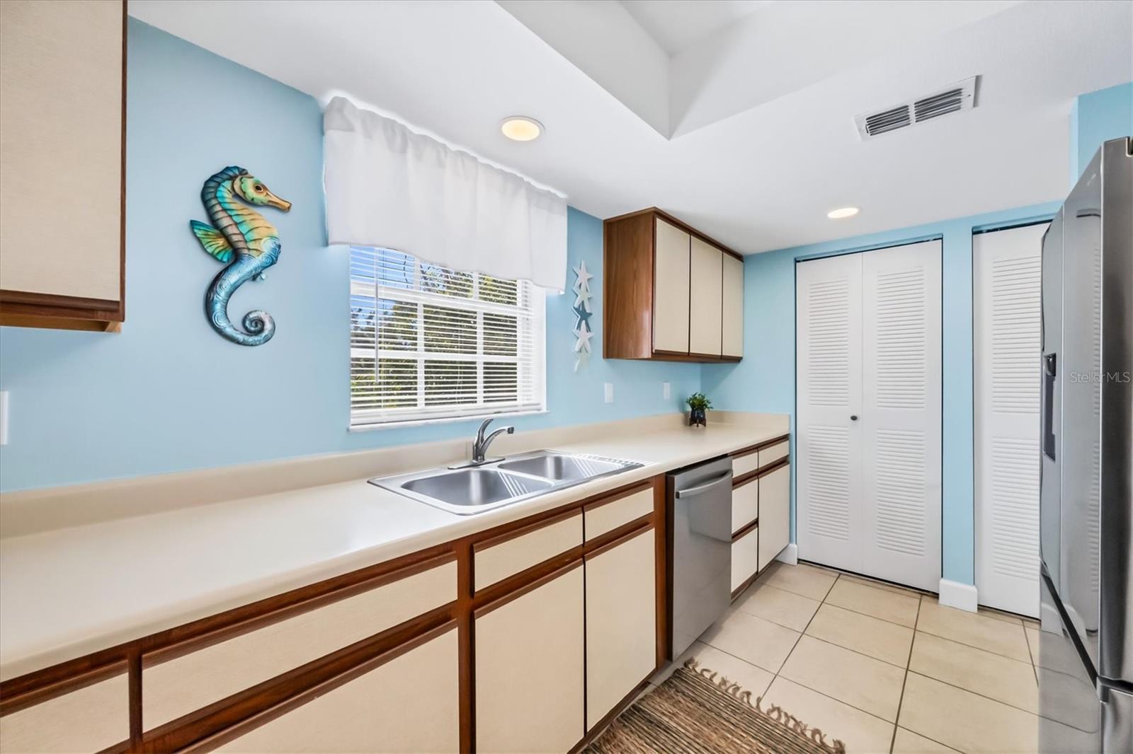 Image 16 of 44 For 1531 Placida Road 202