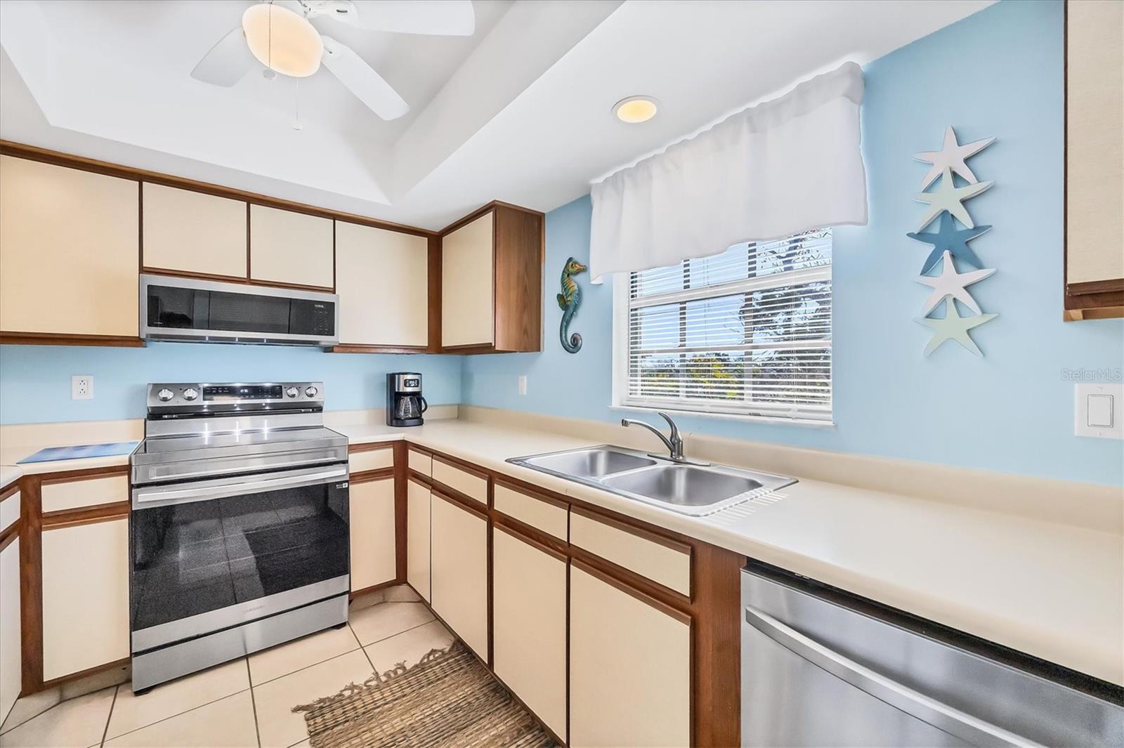 Image 18 of 44 For 1531 Placida Road 202