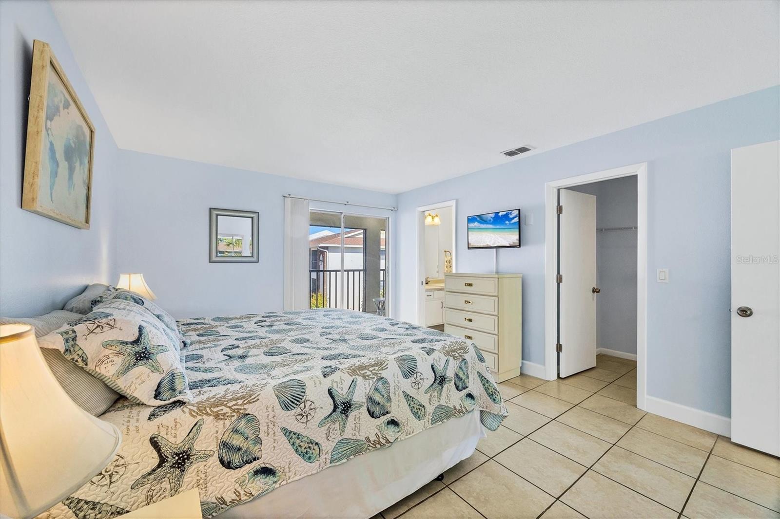 Image 21 of 44 For 1531 Placida Road 202