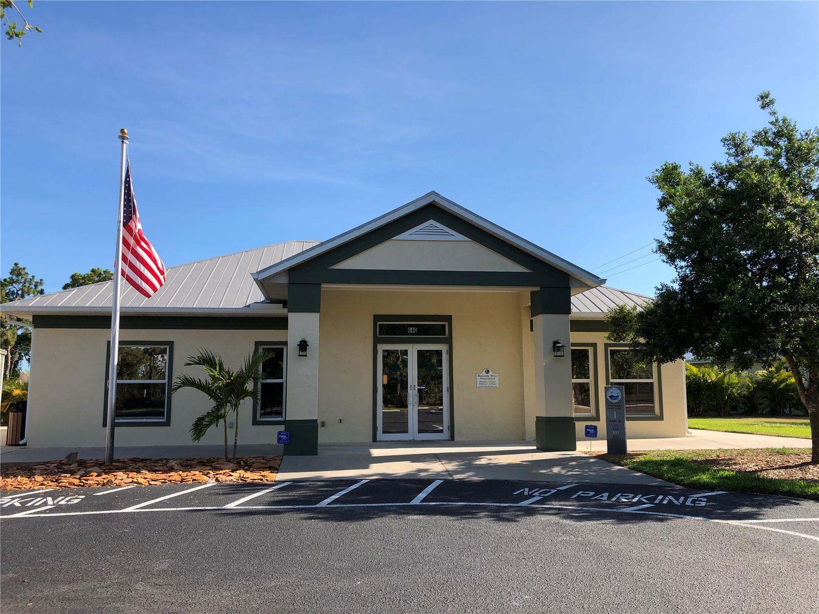 Image 4 of 100 For 601 Rotonda Circle