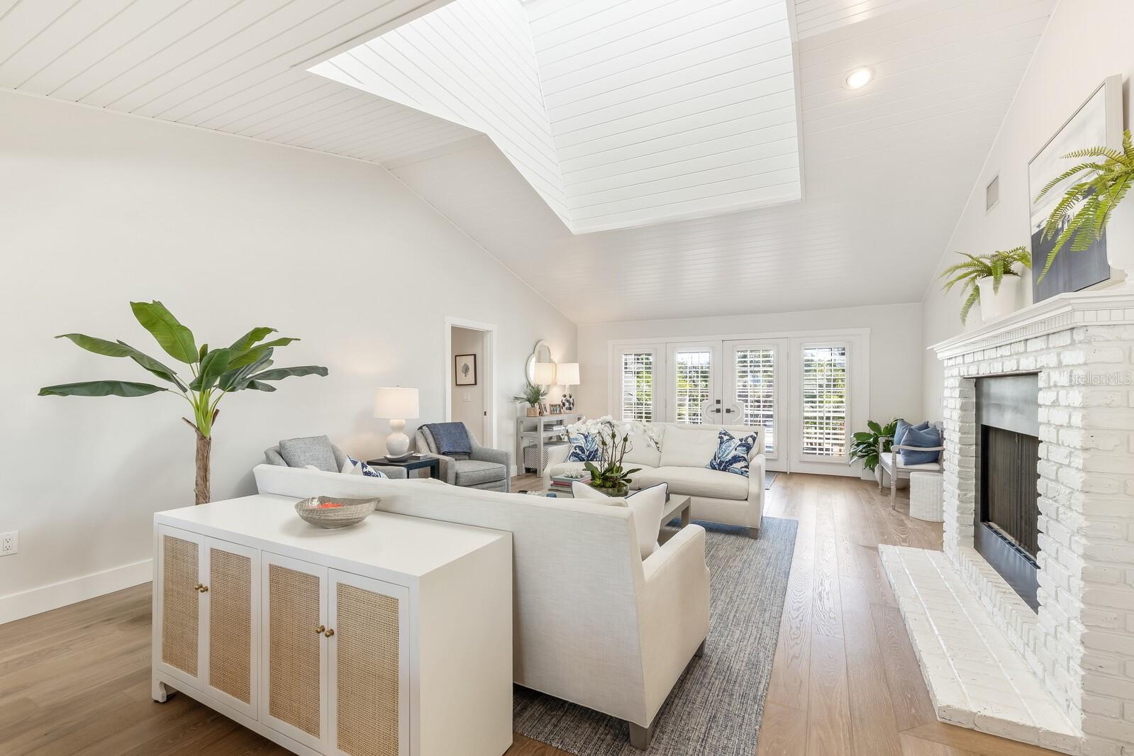 Image 4 of 38 For 161 1st Street E