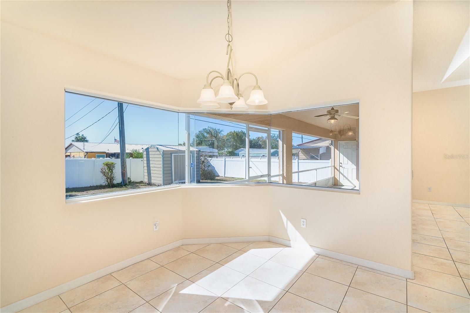 Image 17 of 34 For 521 Grove Avenue Nw