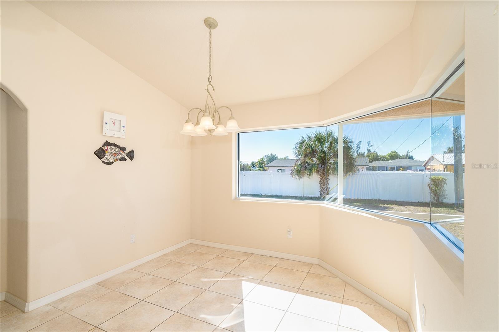 Image 18 of 34 For 521 Grove Avenue Nw