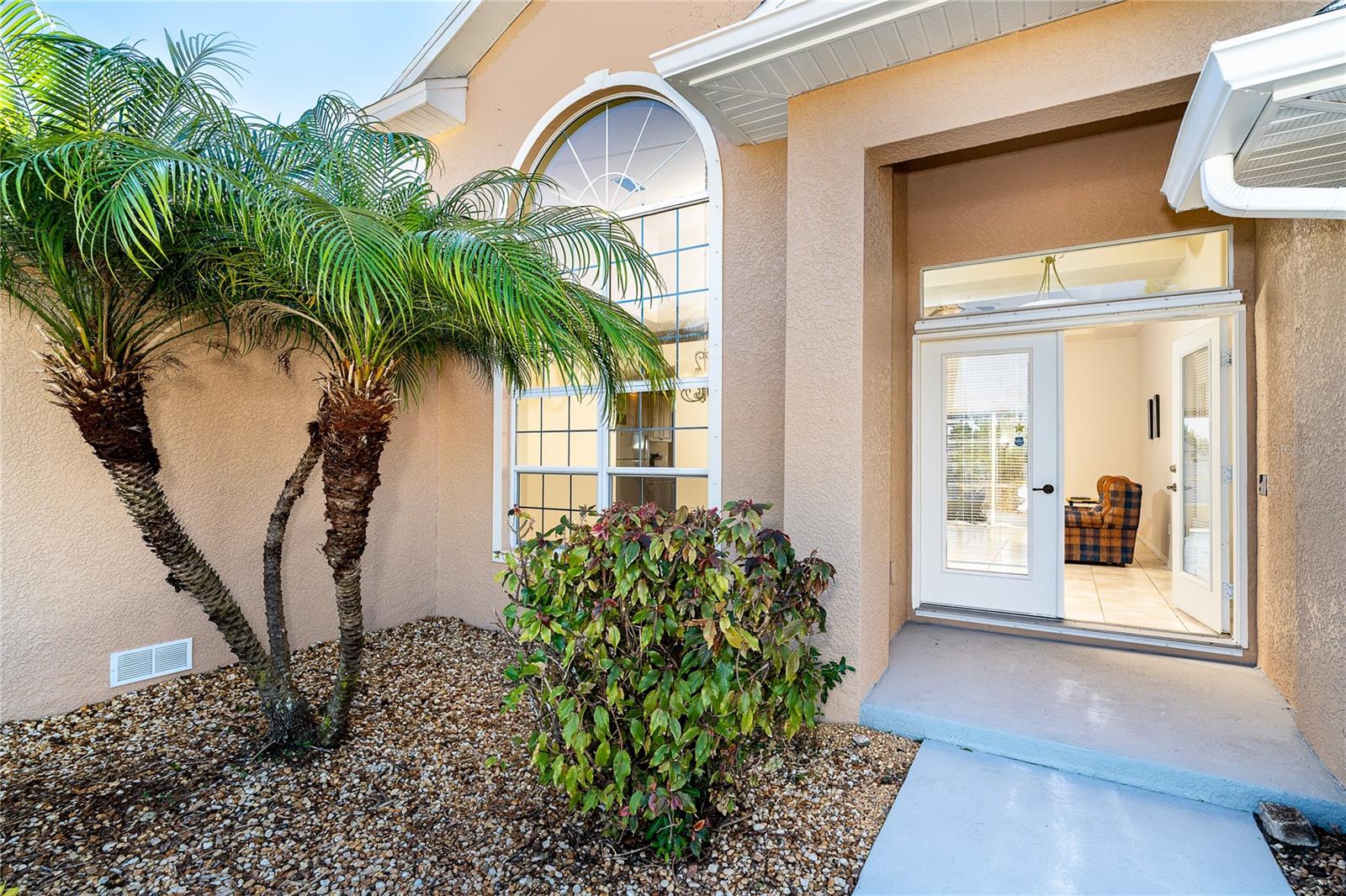 Image 4 of 34 For 521 Grove Avenue Nw