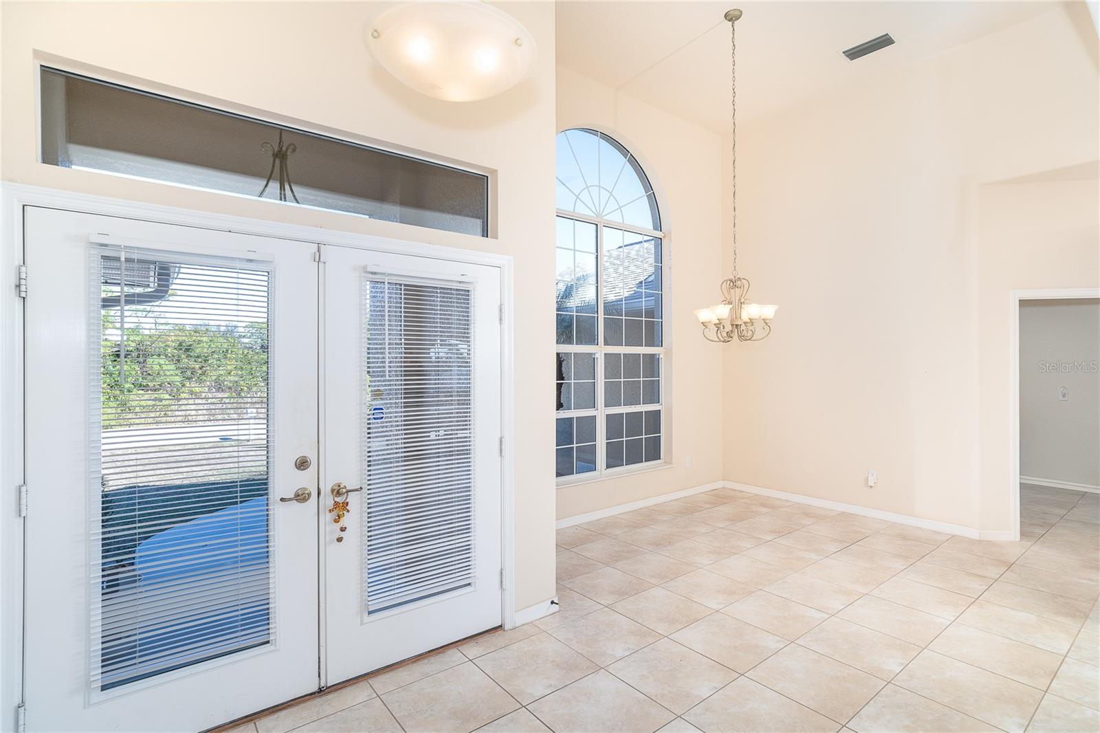 Image 5 of 34 For 521 Grove Avenue Nw