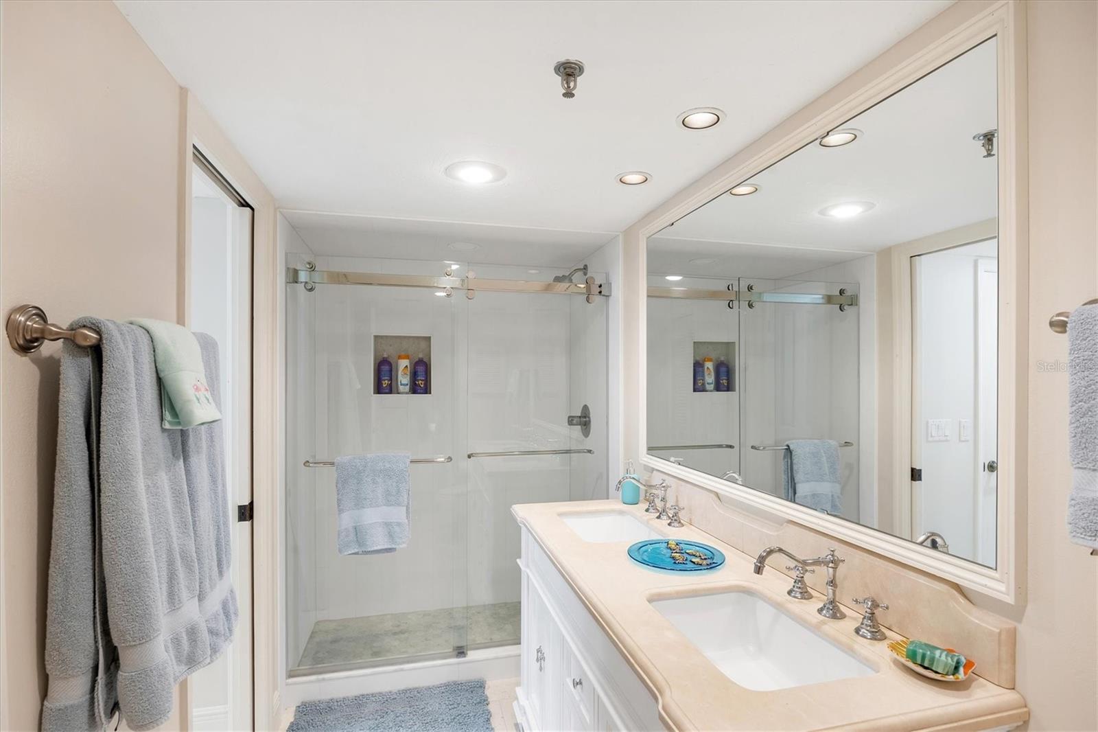 Image 31 of 63 For 11000 Placida Road 2103