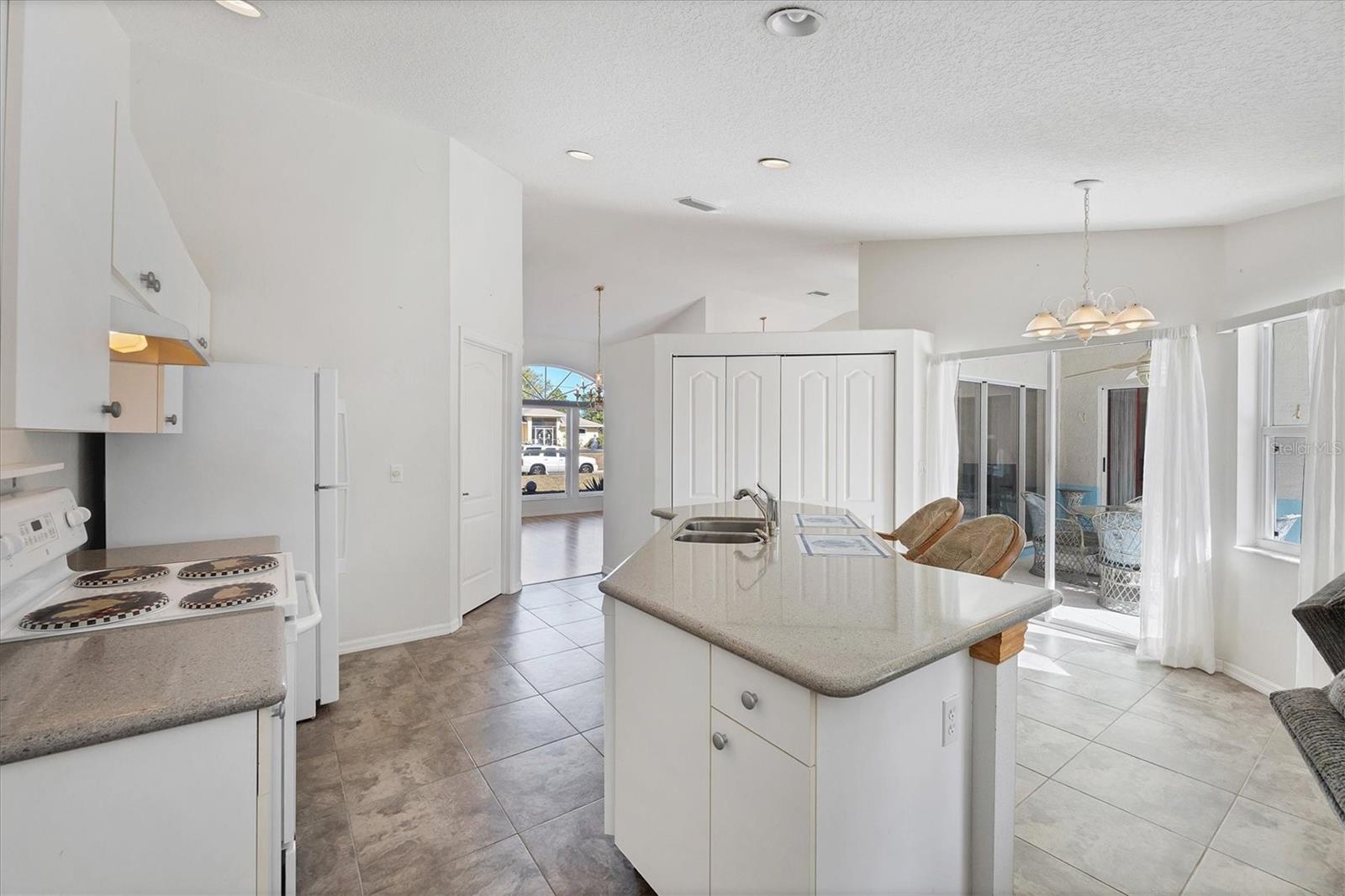 Image 13 of 37 For 2657 Tusket Avenue