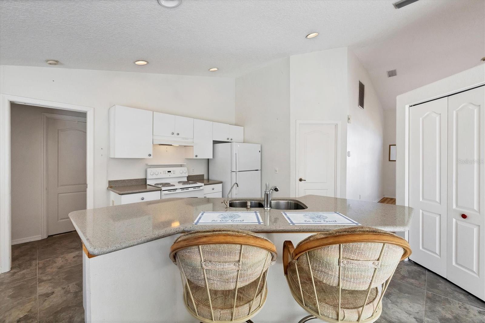 Image 14 of 37 For 2657 Tusket Avenue