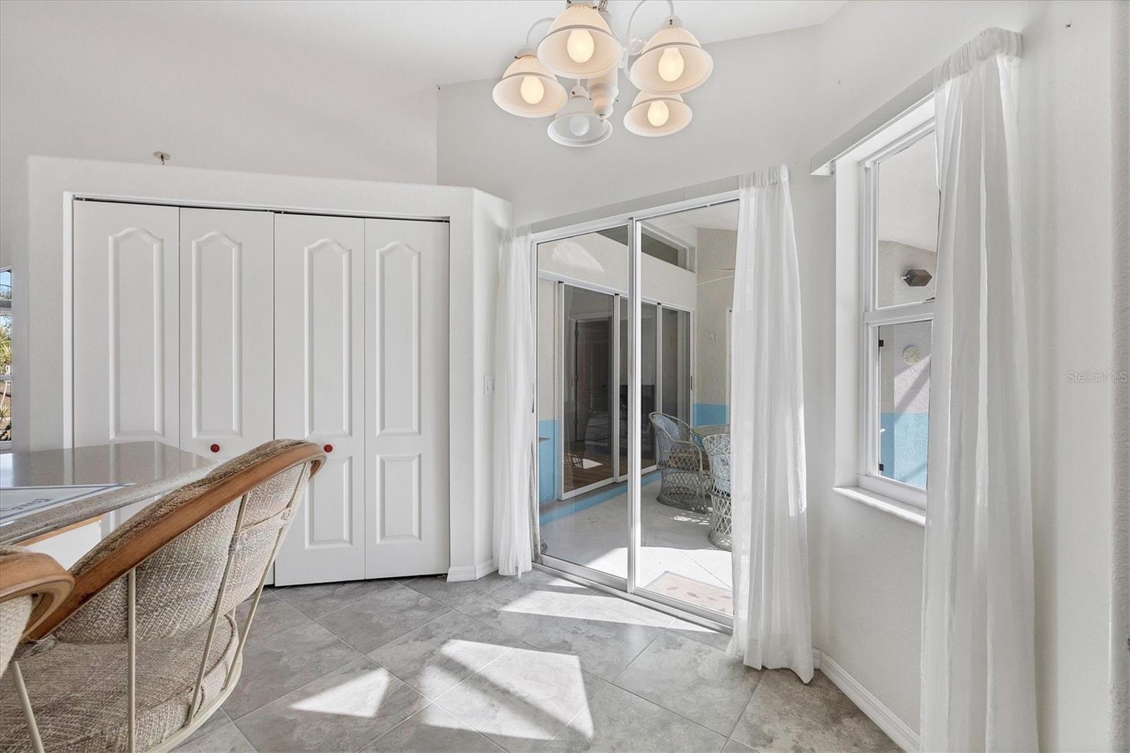 Image 15 of 37 For 2657 Tusket Avenue