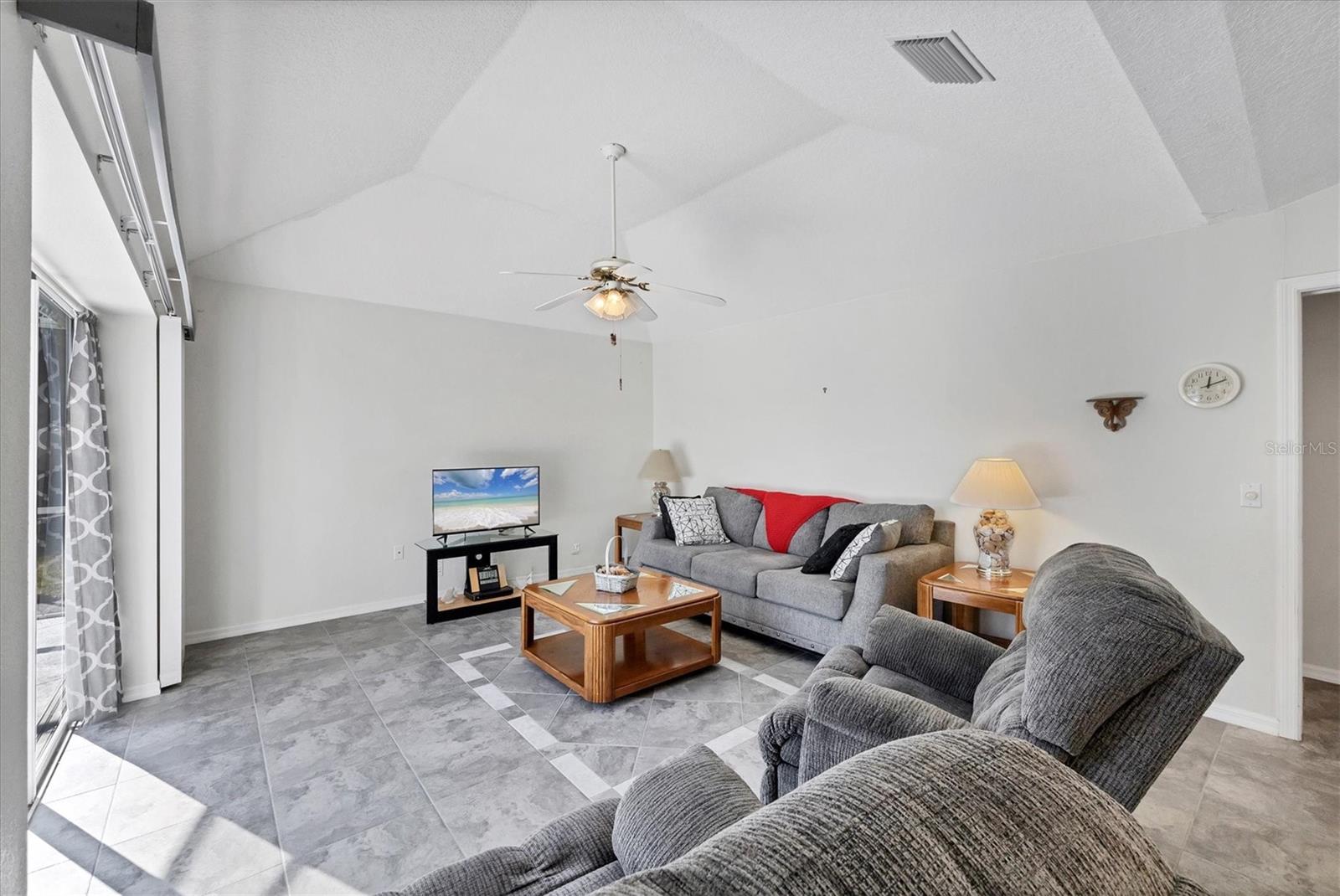 Image 17 of 37 For 2657 Tusket Avenue