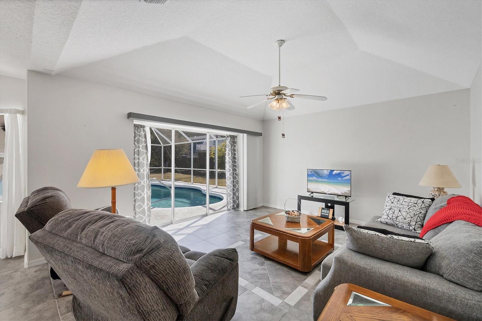 Image 19 of 37 For 2657 Tusket Avenue