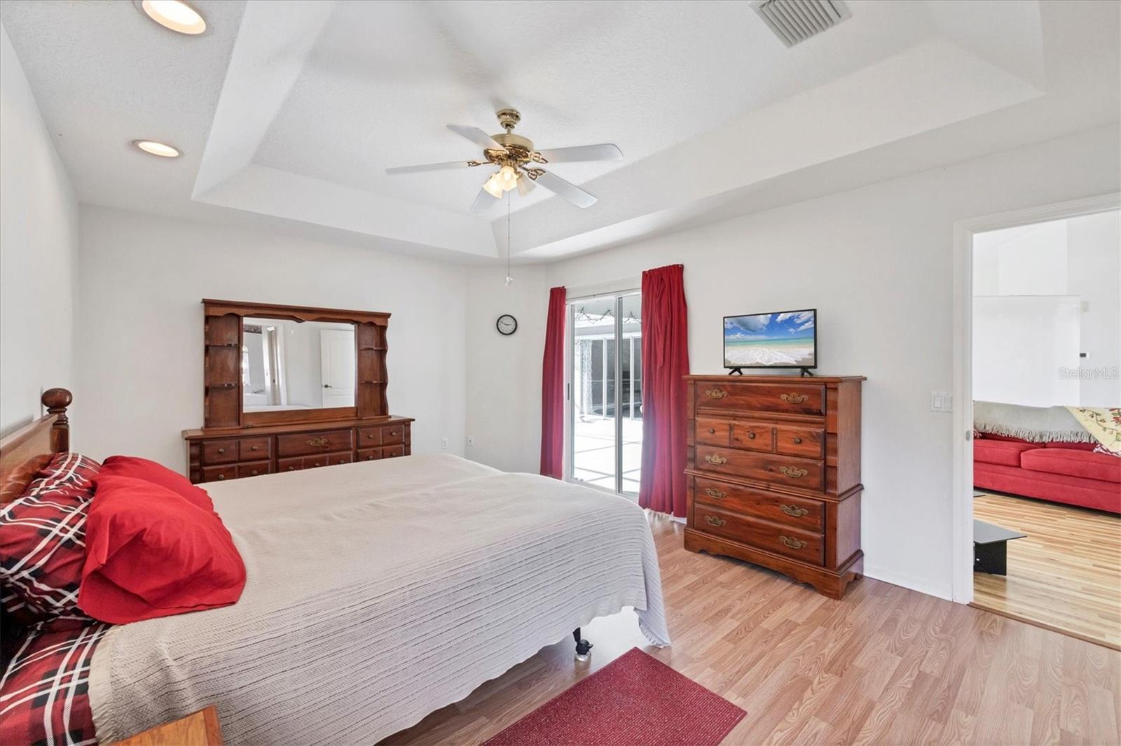 Image 21 of 37 For 2657 Tusket Avenue