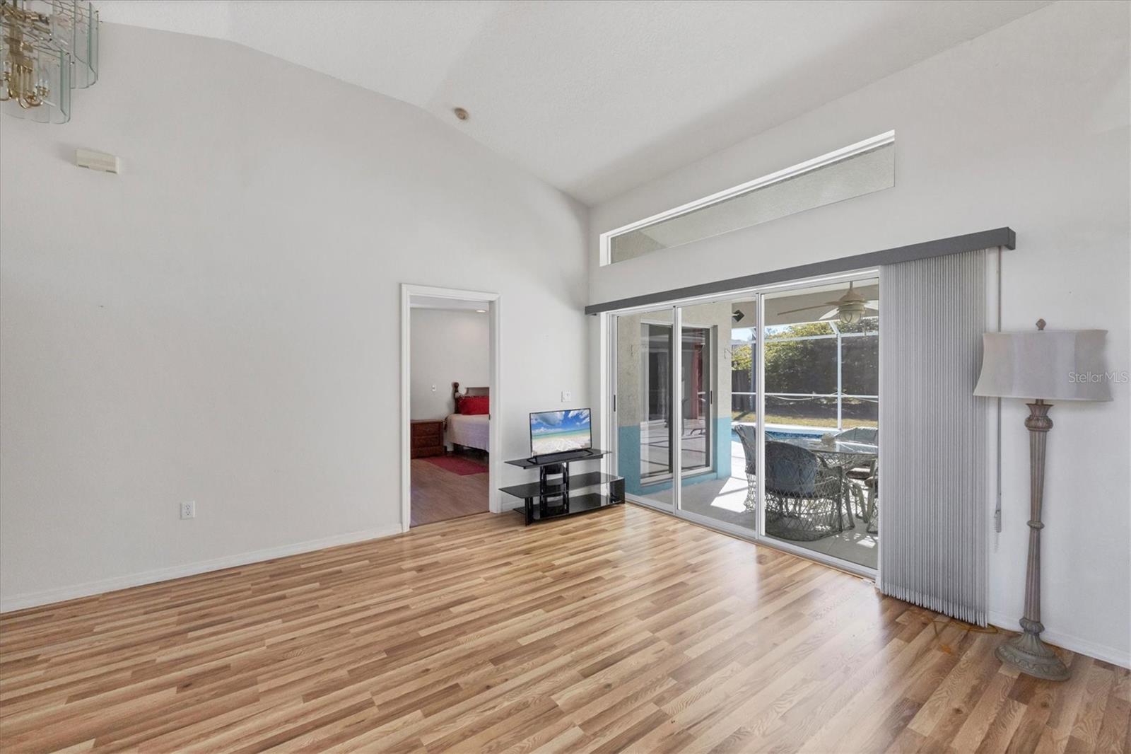 Image 6 of 37 For 2657 Tusket Avenue