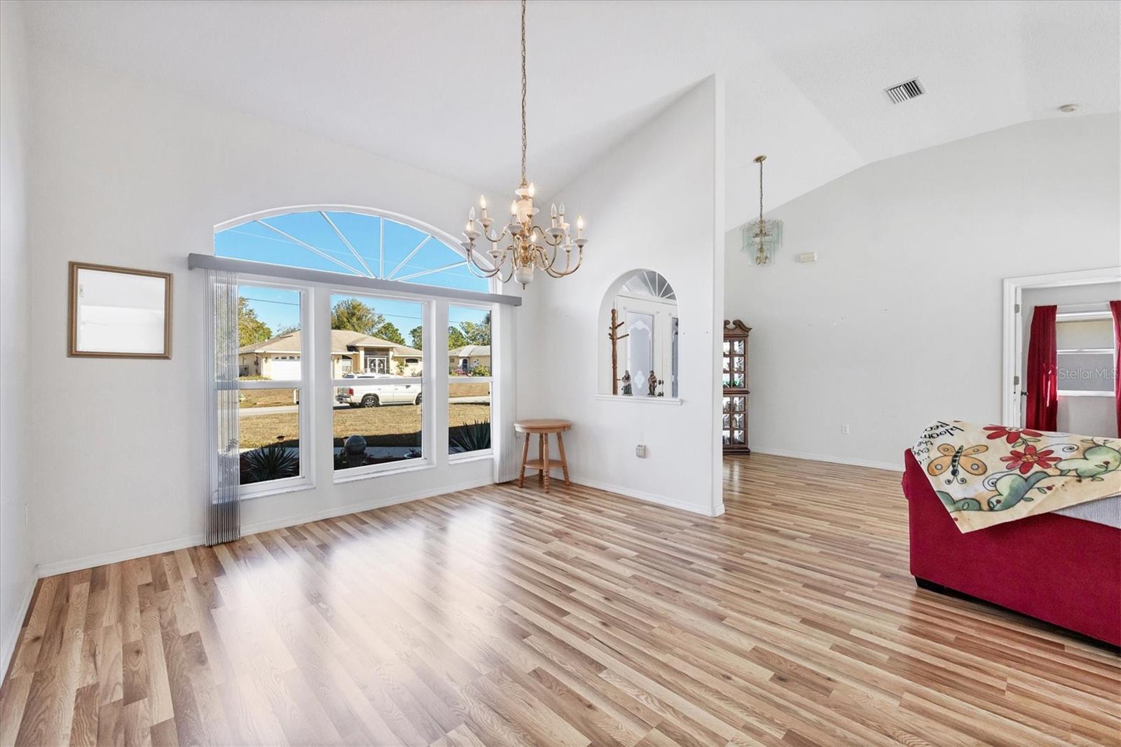 Image 8 of 37 For 2657 Tusket Avenue