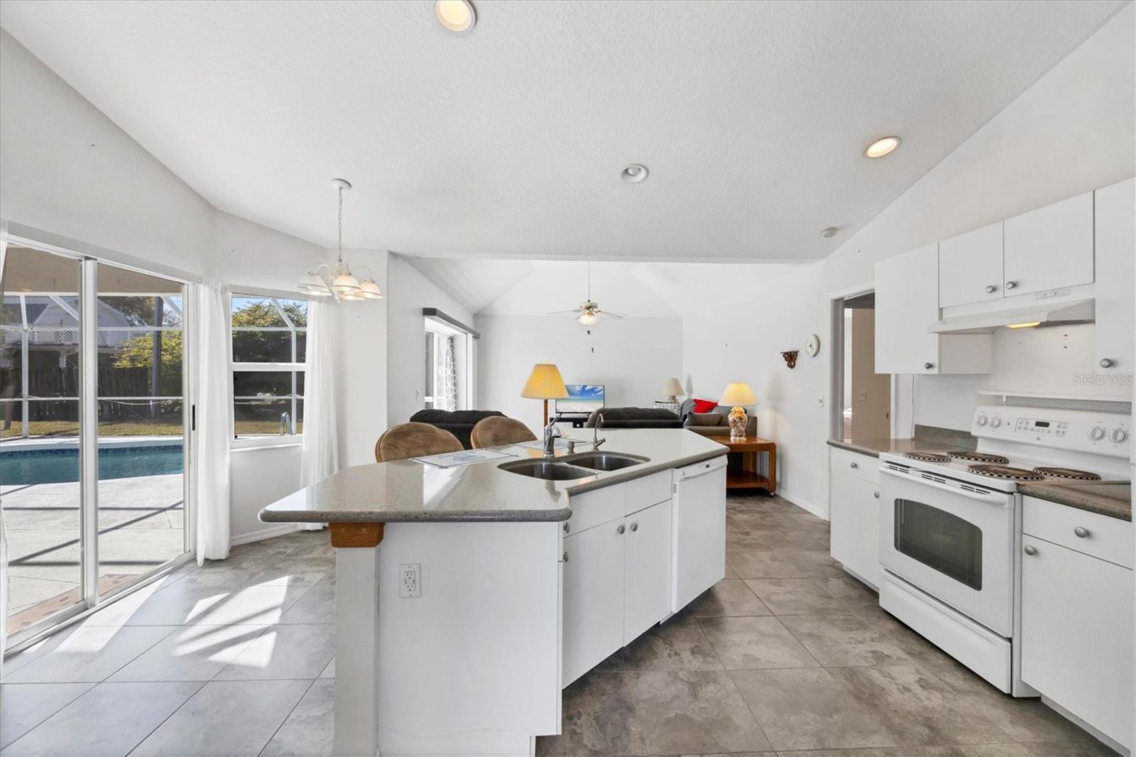 Image 9 of 37 For 2657 Tusket Avenue