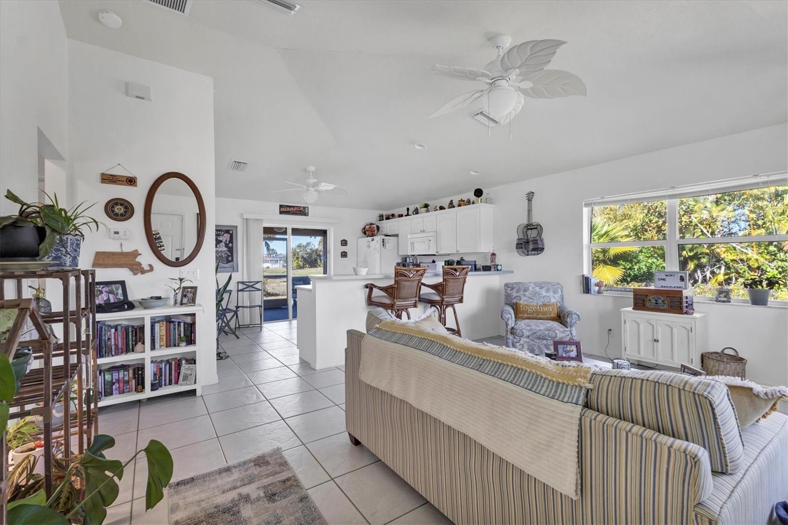 Image 10 of 53 For 230 Rotonda Boulevard W