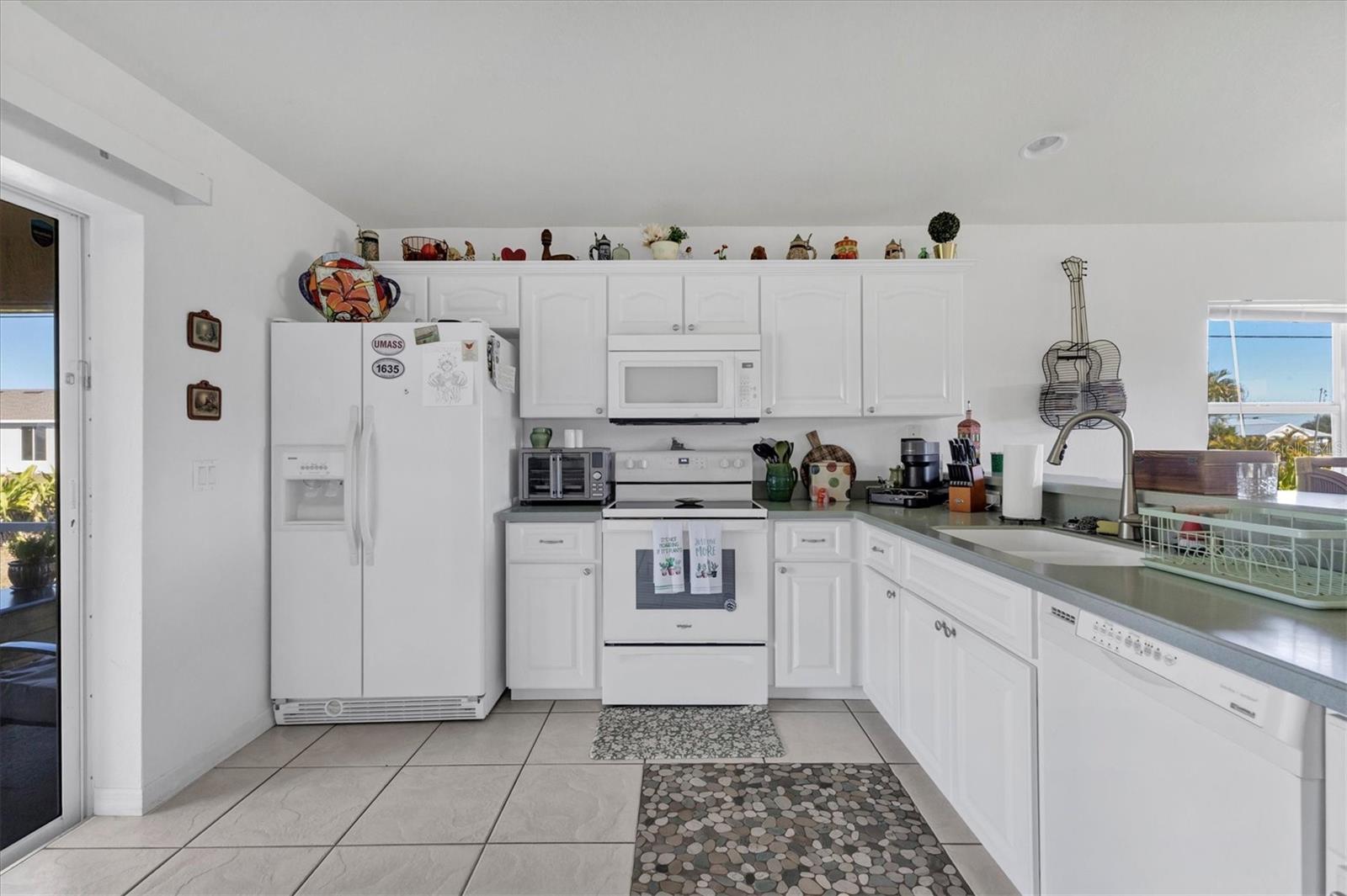 Image 18 of 53 For 230 Rotonda Boulevard W