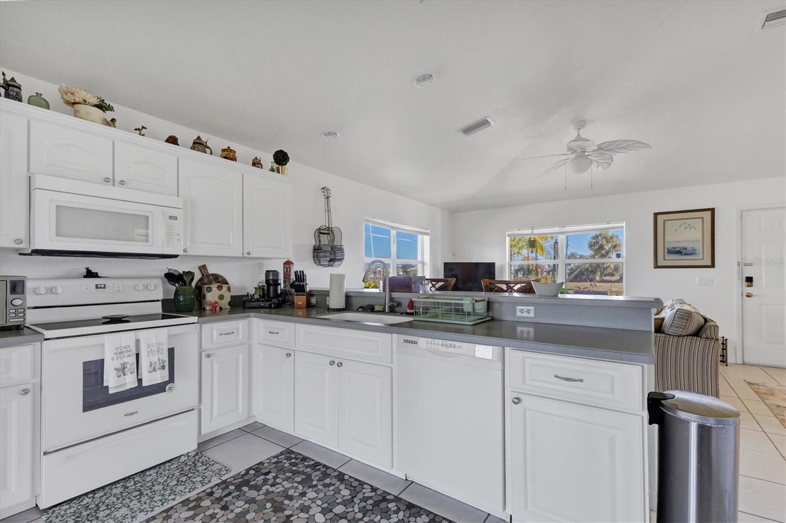 Image 19 of 53 For 230 Rotonda Boulevard W