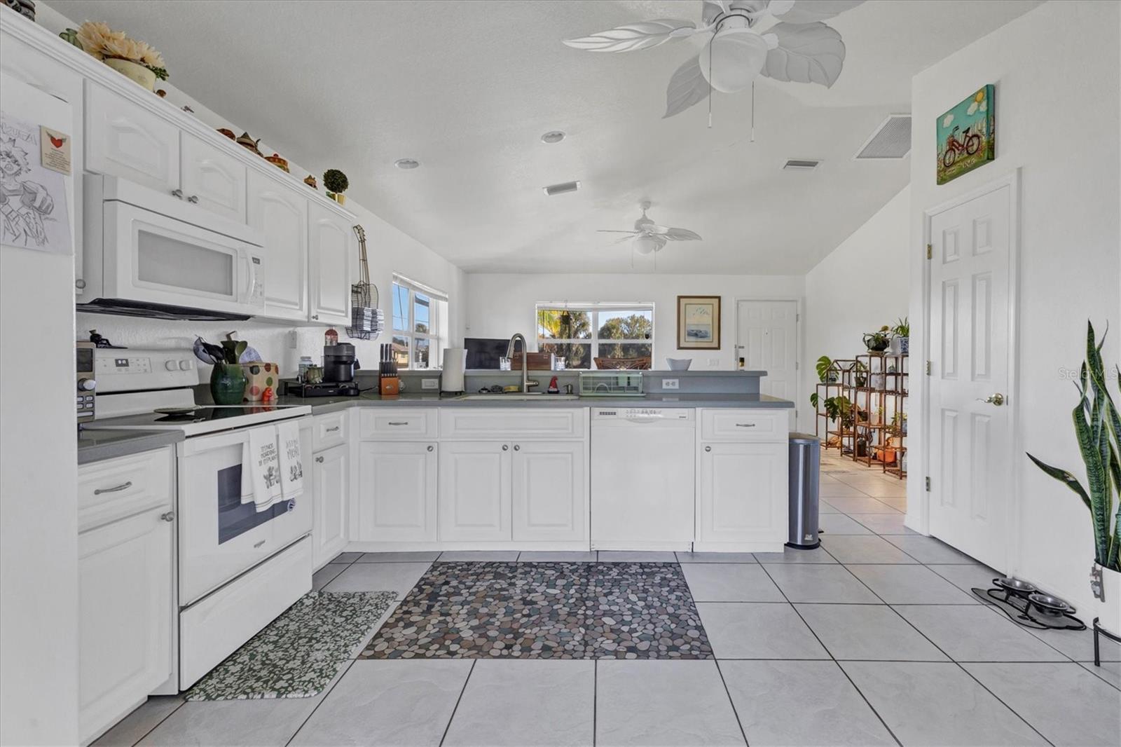 Image 20 of 53 For 230 Rotonda Boulevard W