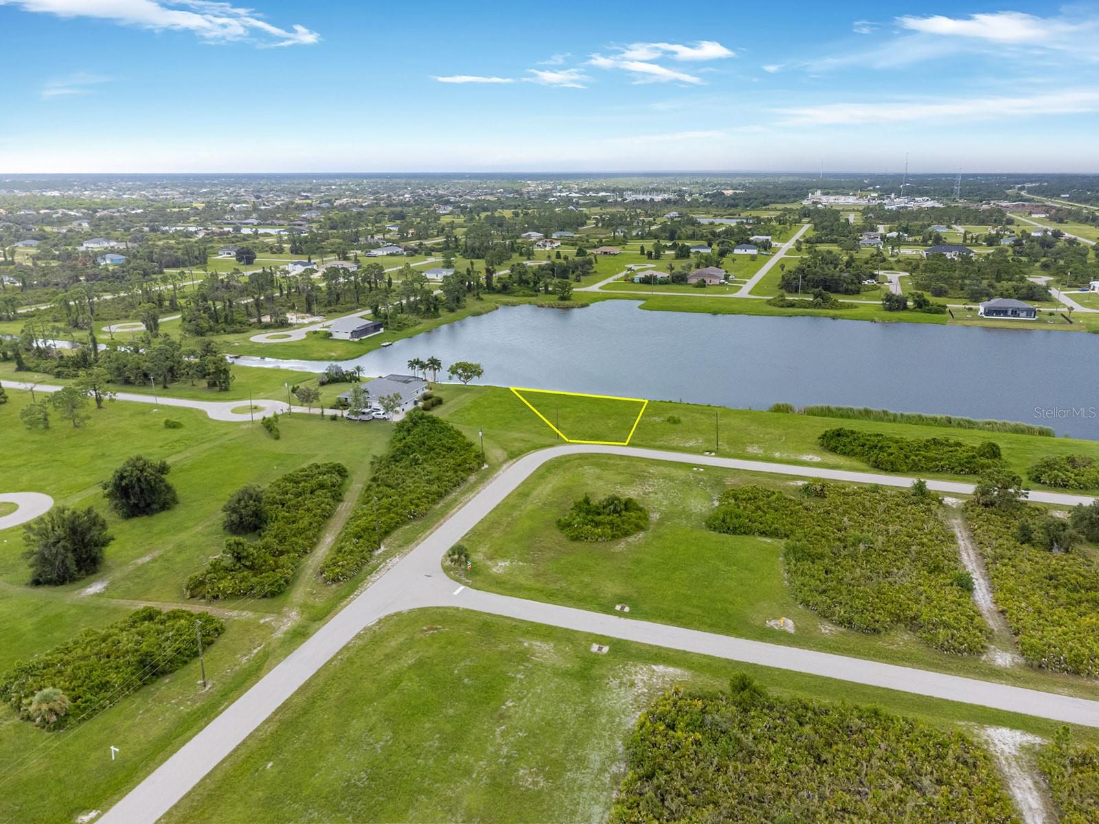 Image 11 of 40 For 24 Windward Lane