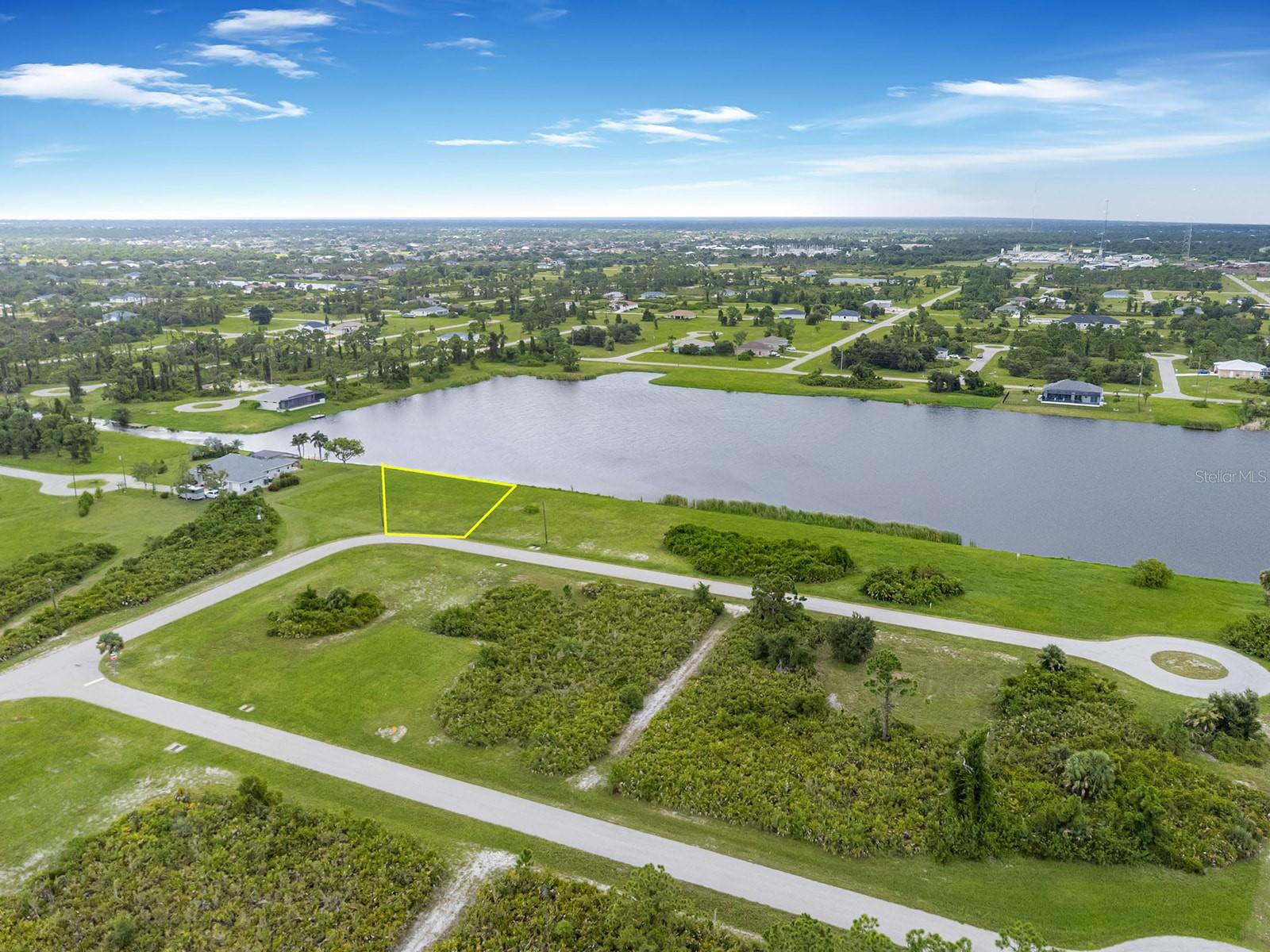 Image 12 of 40 For 24 Windward Lane