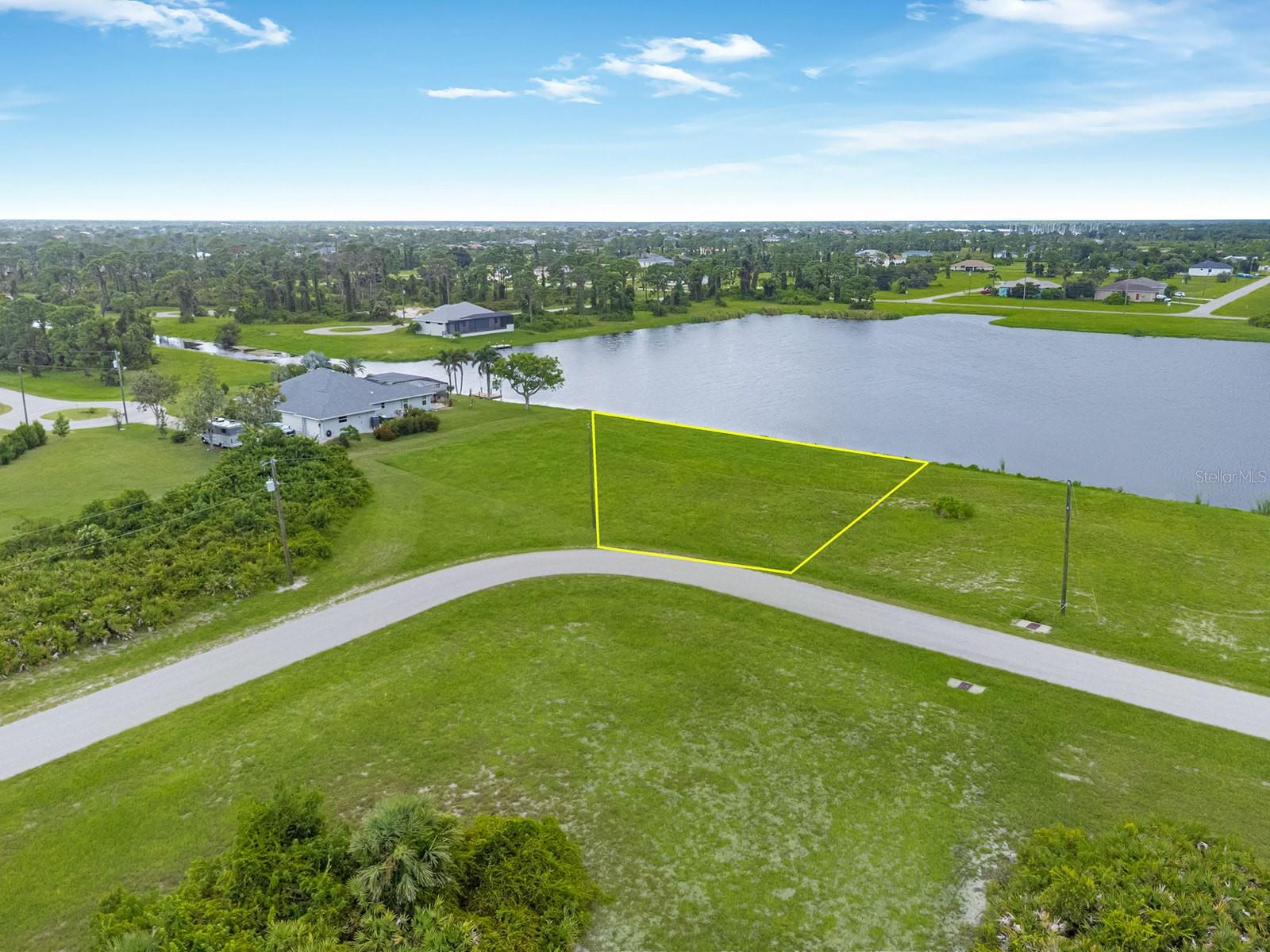 Image 13 of 40 For 24 Windward Lane