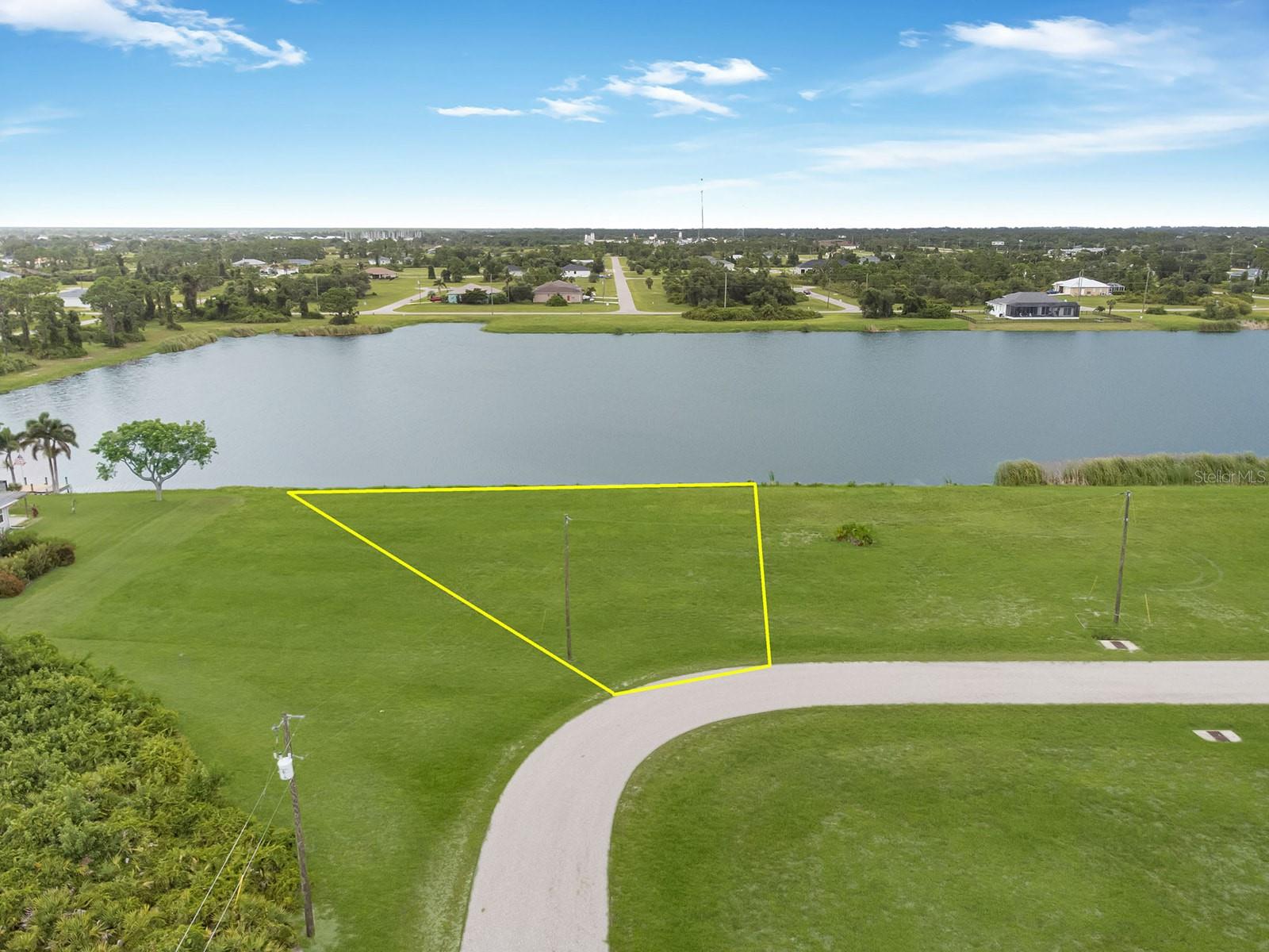 Image 14 of 40 For 24 Windward Lane