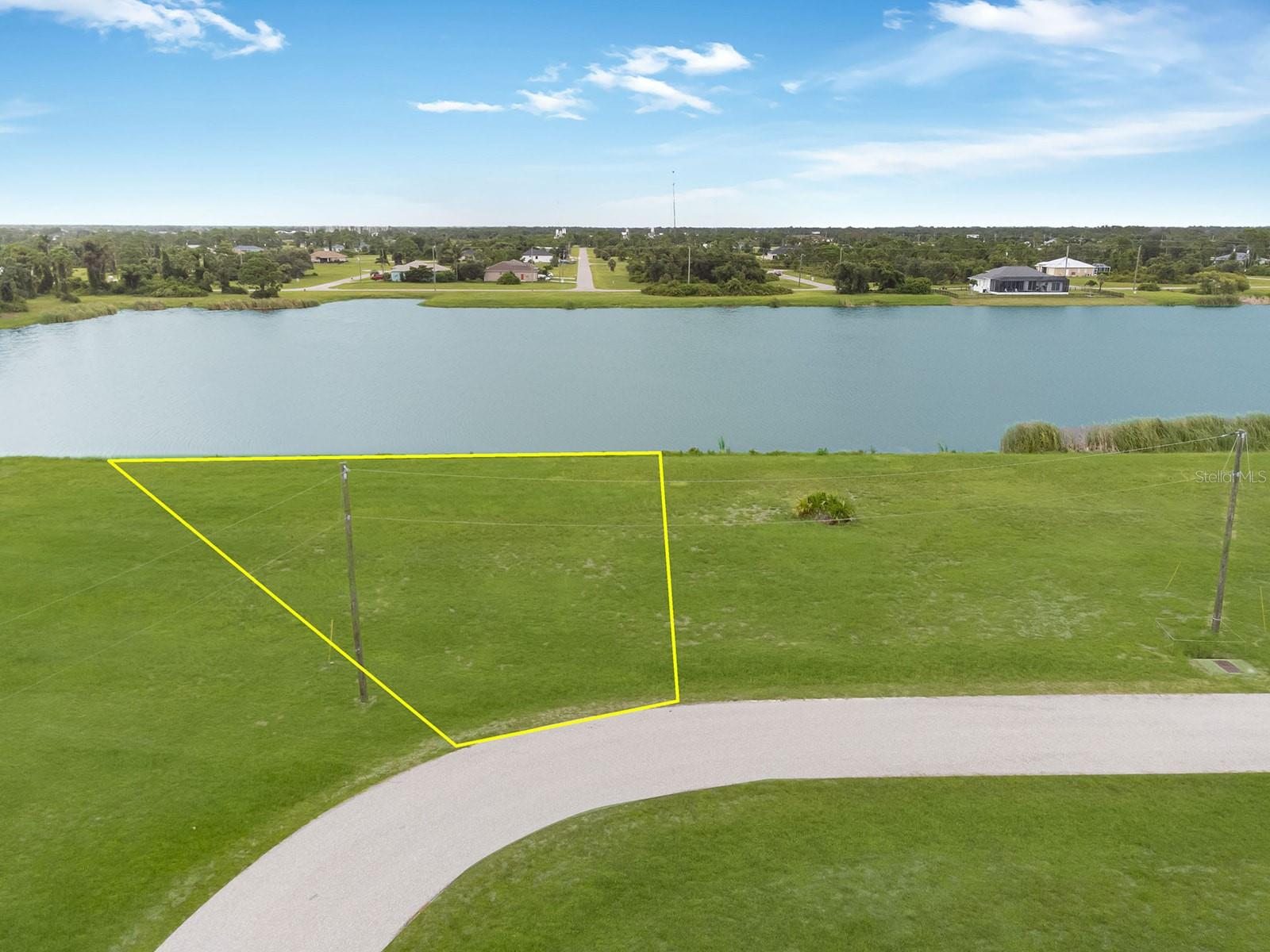 Image 15 of 40 For 24 Windward Lane