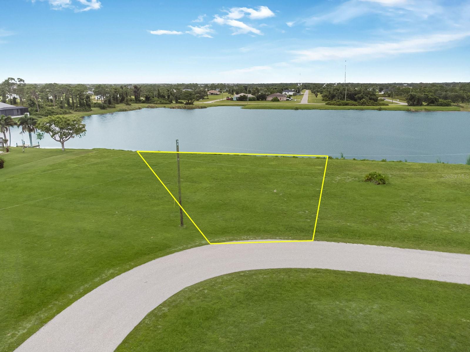 Image 16 of 40 For 24 Windward Lane