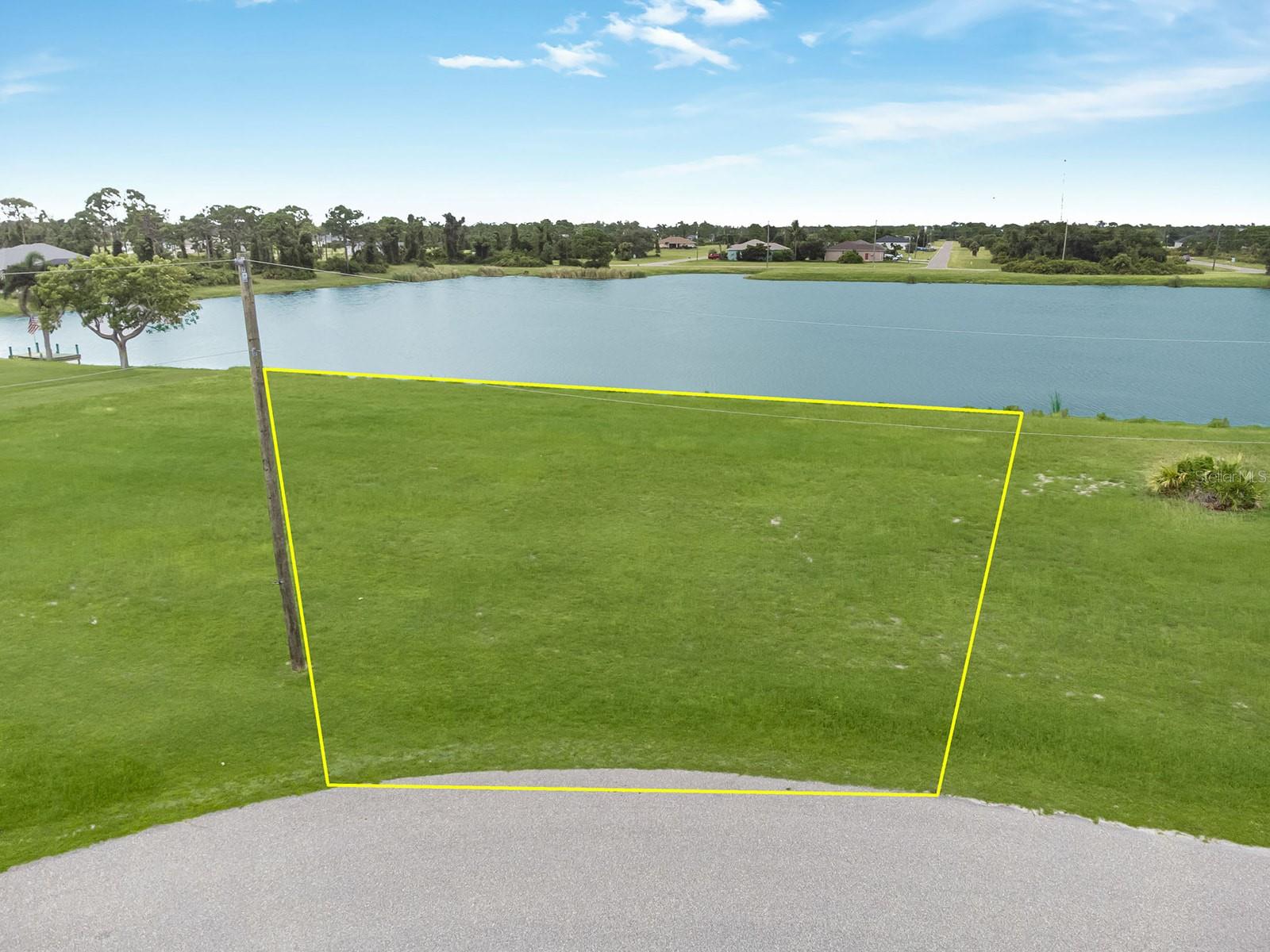 Image 17 of 40 For 24 Windward Lane