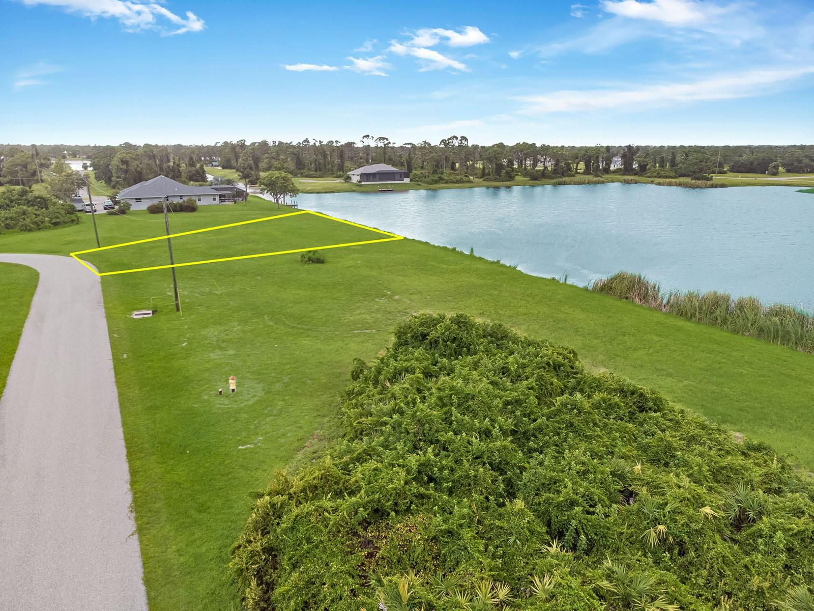 Image 18 of 40 For 24 Windward Lane