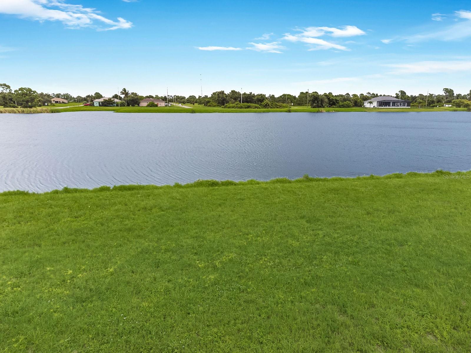 Image 21 of 40 For 24 Windward Lane