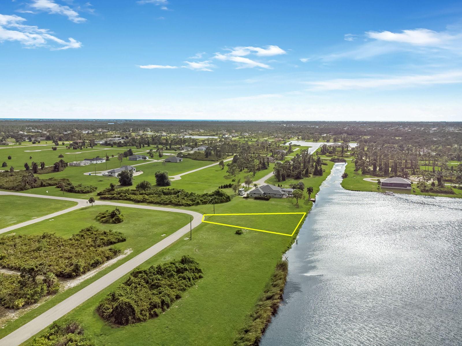 Image 4 of 40 For 24 Windward Lane