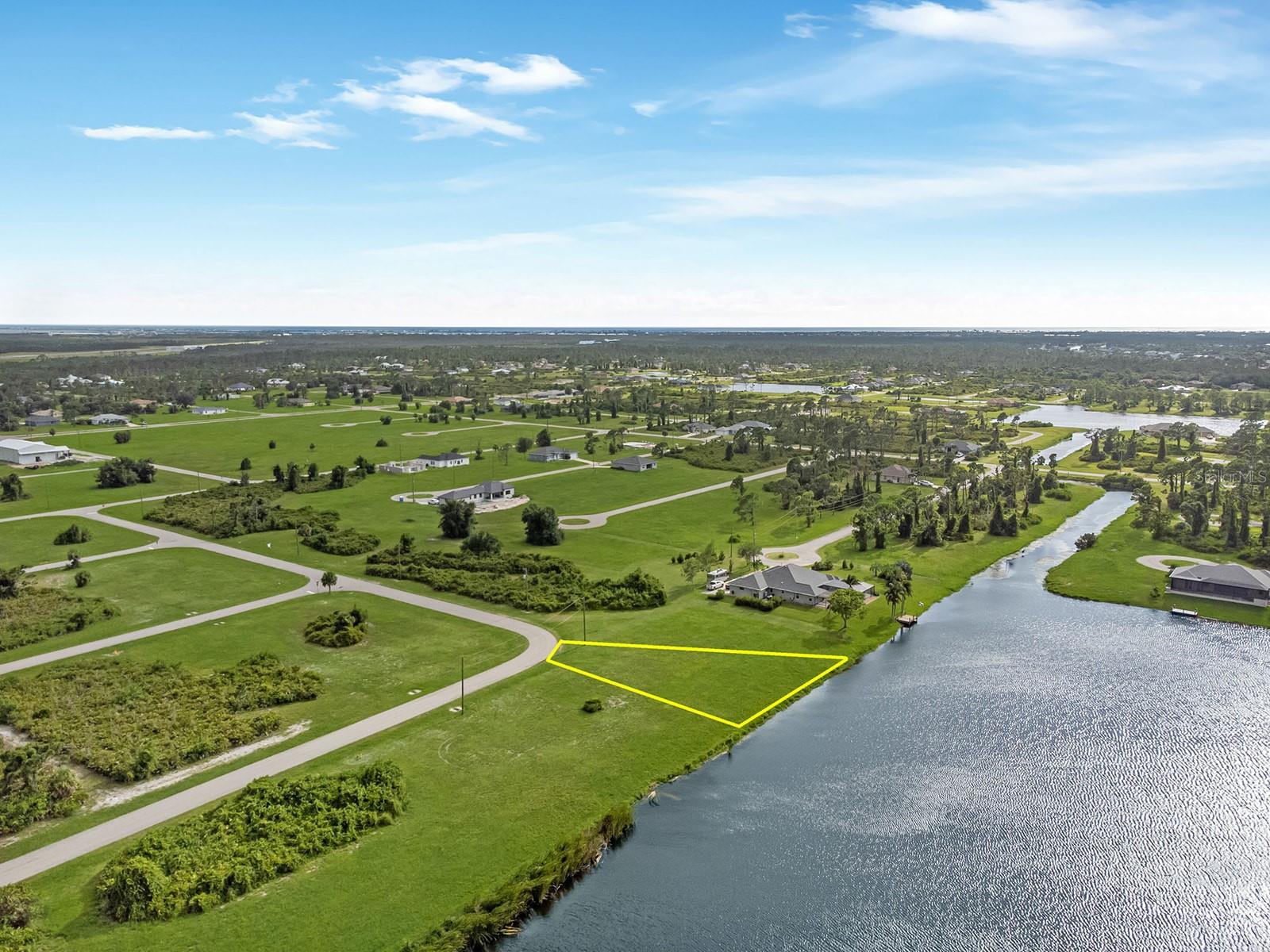 Image 5 of 40 For 24 Windward Lane