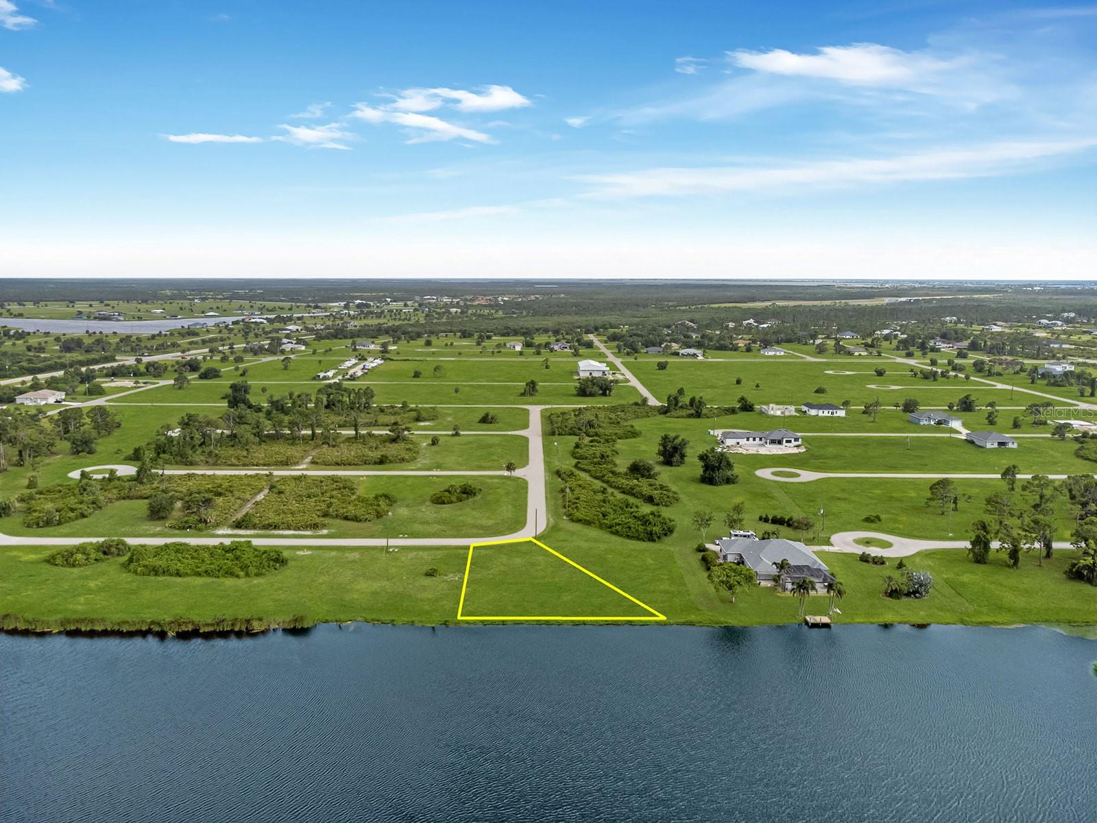 Image 7 of 40 For 24 Windward Lane