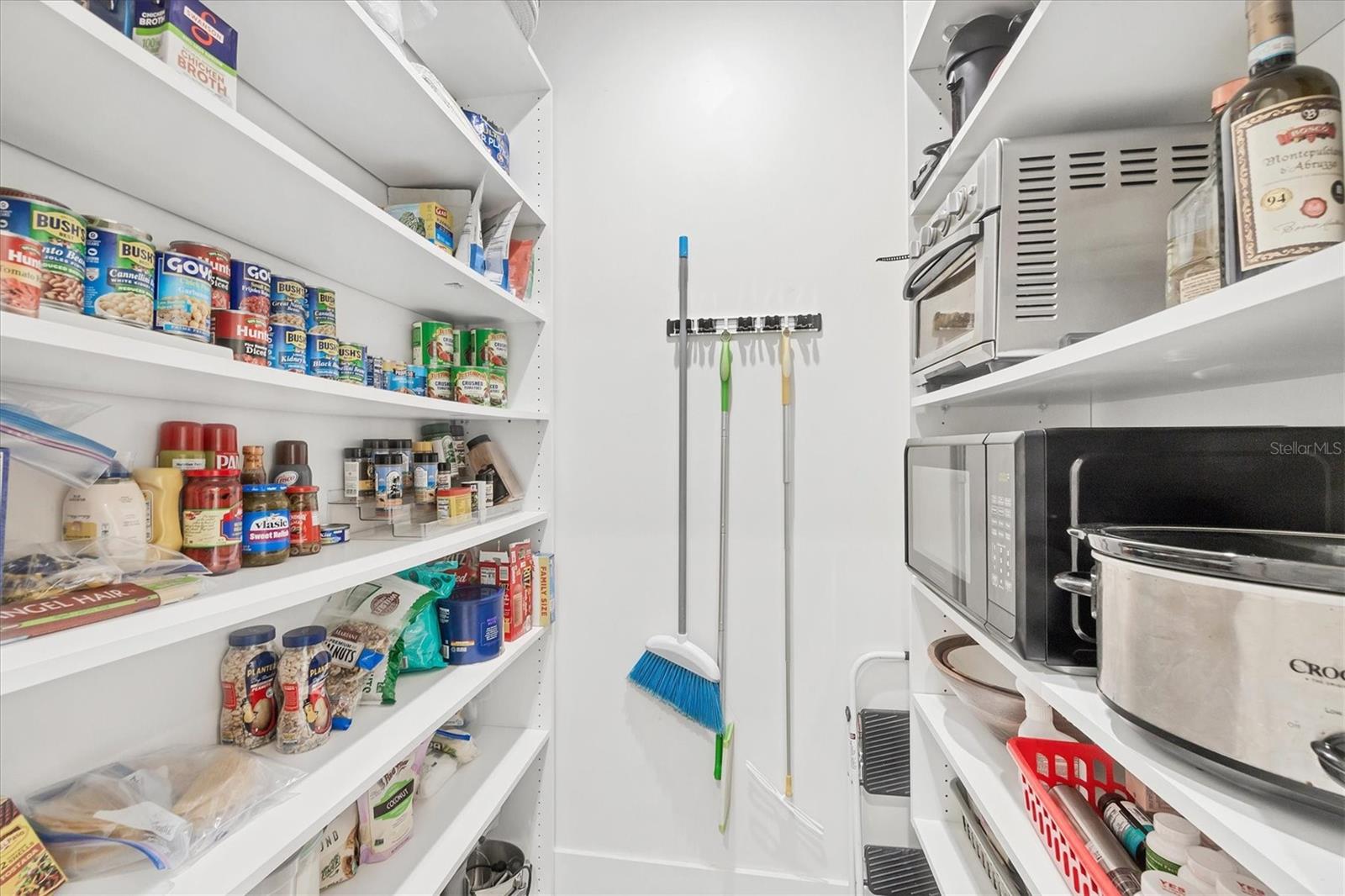 Image 19 of 73 For 15610 Staunton Circle