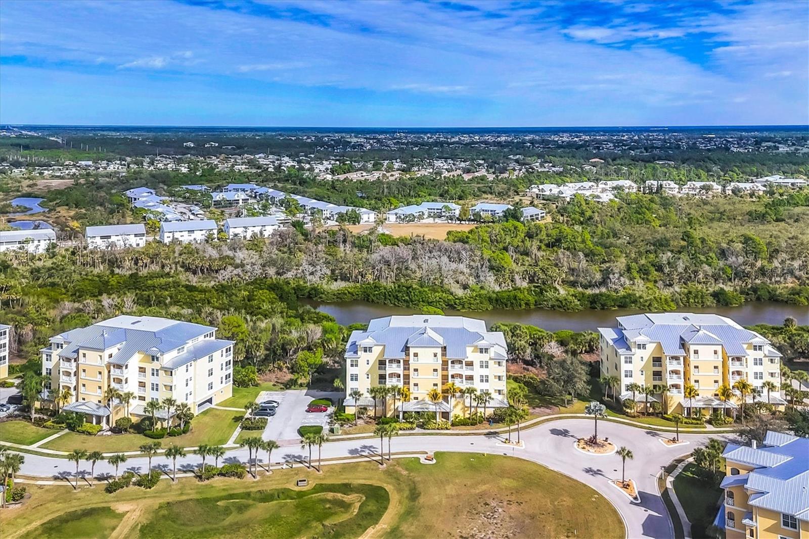 Image 4 of 49 For 8571 Amberjack Circle 402