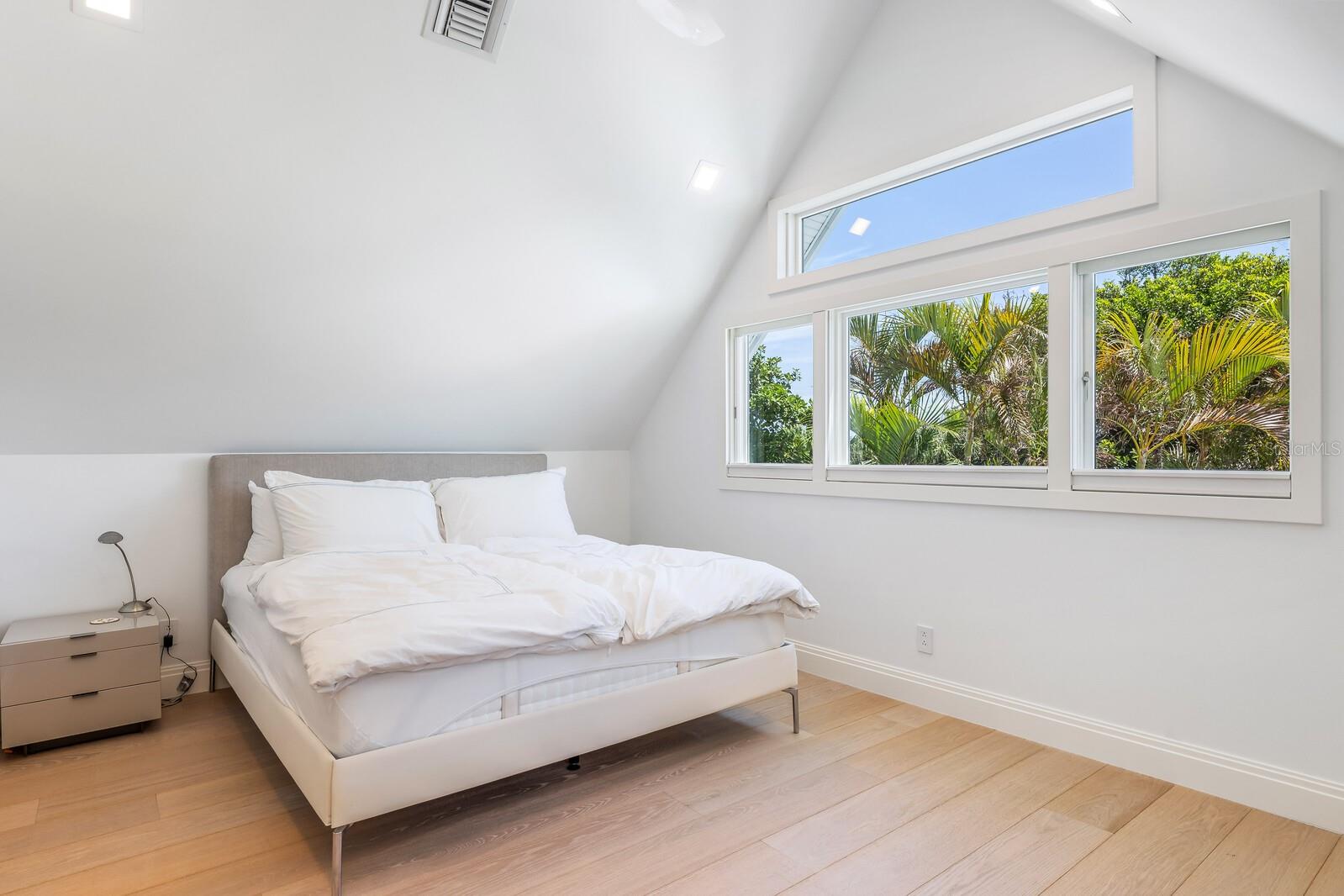 Image 24 of 52 For 2021 20th Street W