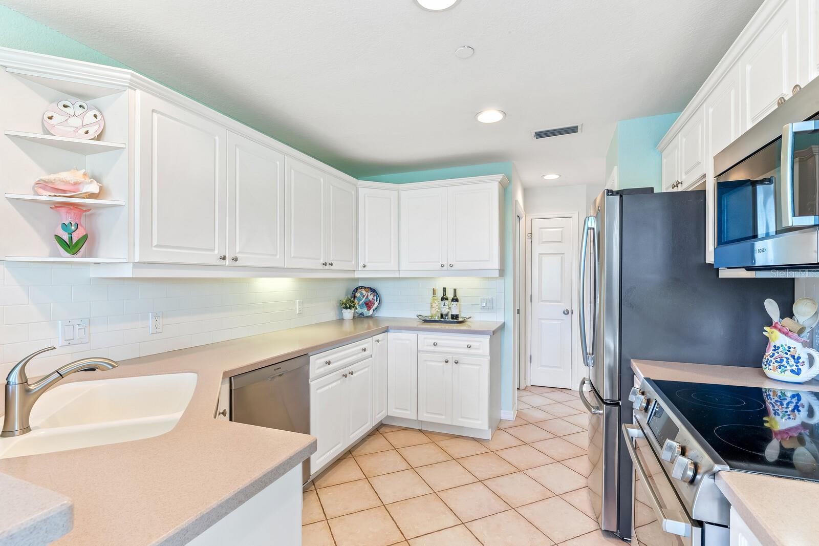 Image 7 of 43 For 801 South Harbor Drive