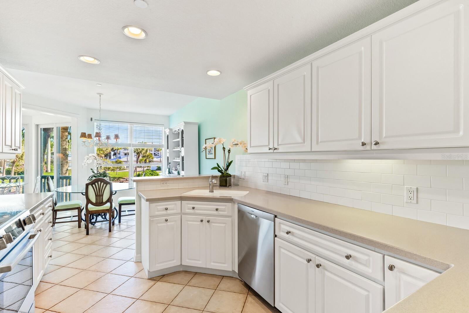 Image 8 of 43 For 801 South Harbor Drive