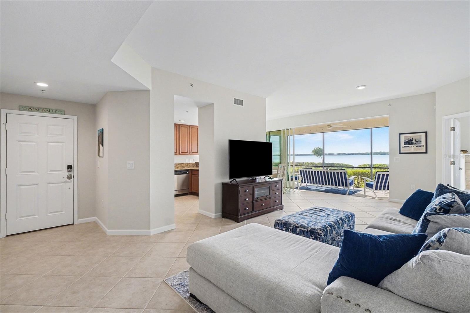 Image 7 of 53 For 4728 Club Drive 101