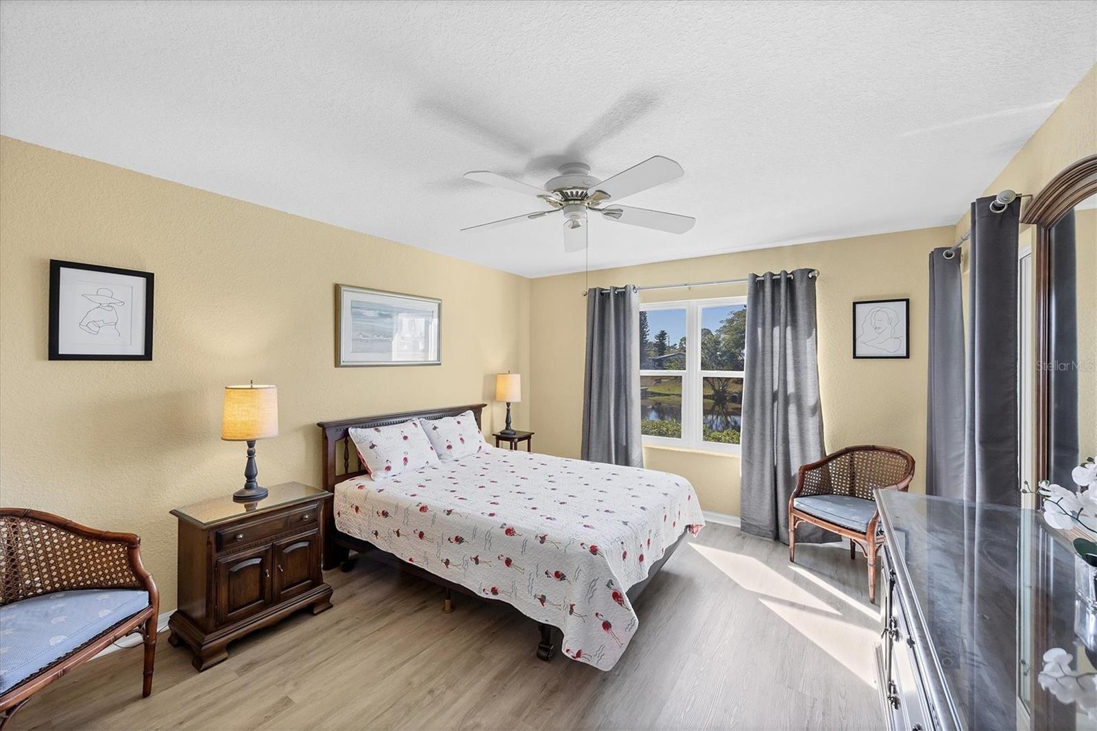 Image 12 of 30 For 5725 Greenwood Avenue 5103