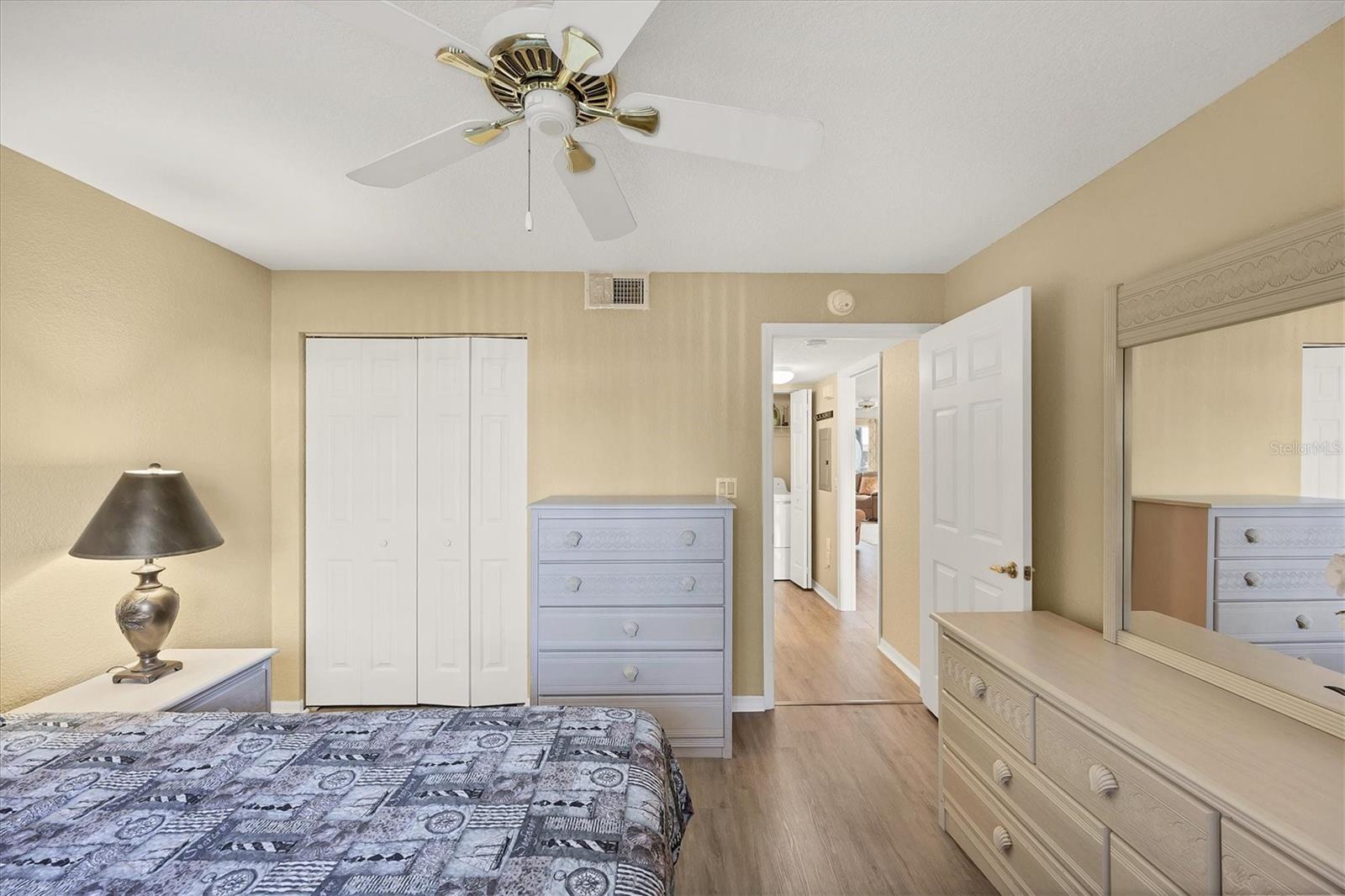 Image 18 of 30 For 5725 Greenwood Avenue 5103