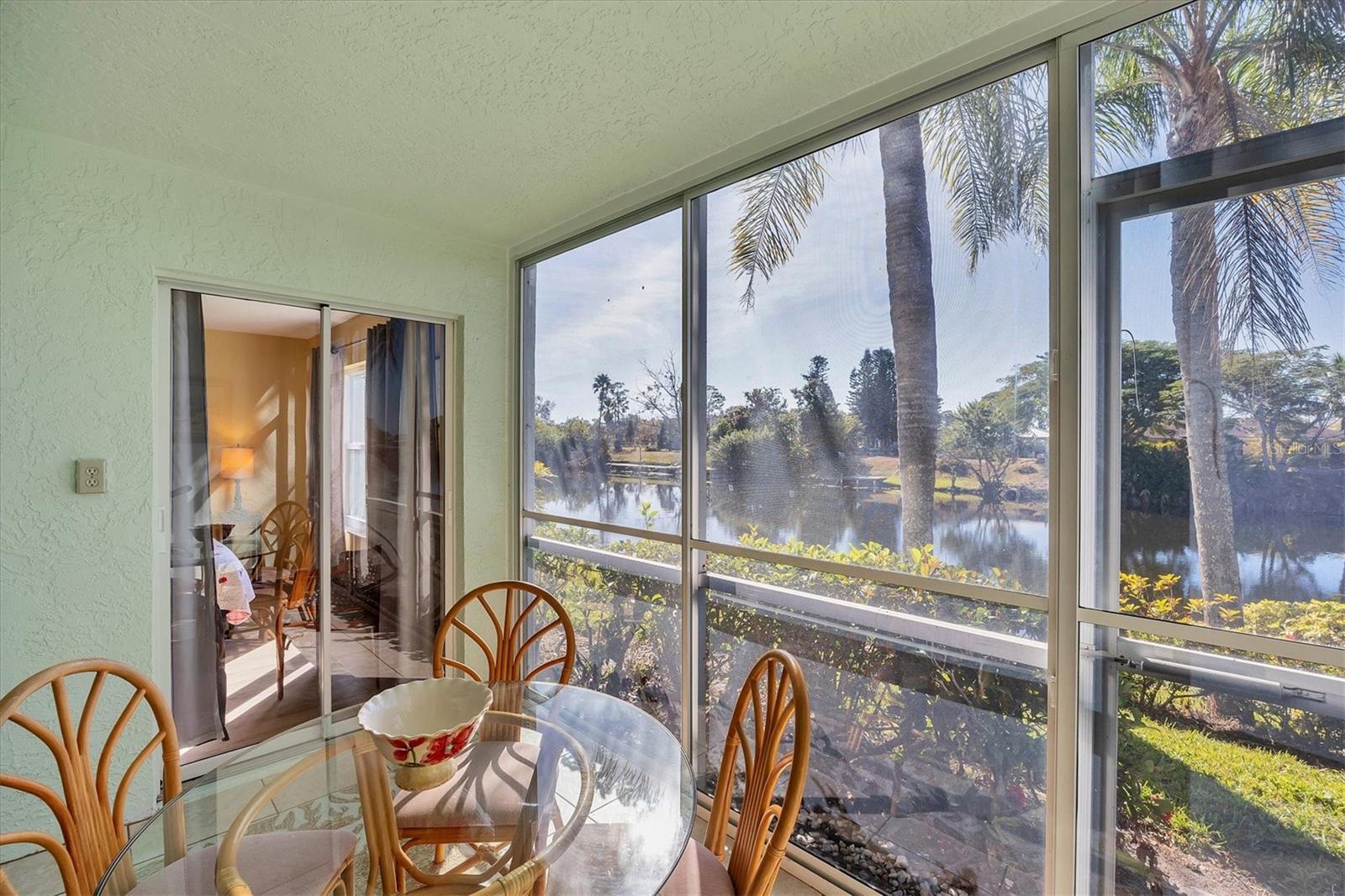 Image 22 of 30 For 5725 Greenwood Avenue 5103