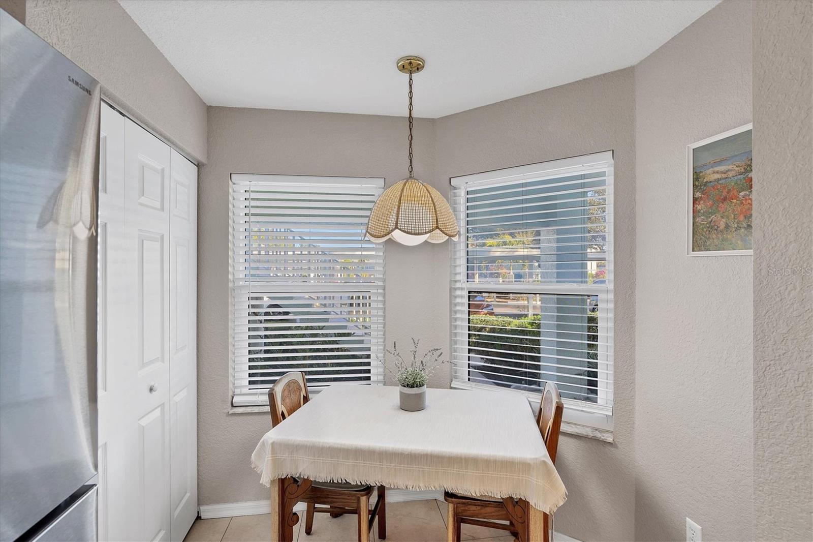 Image 4 of 30 For 5725 Greenwood Avenue 5103