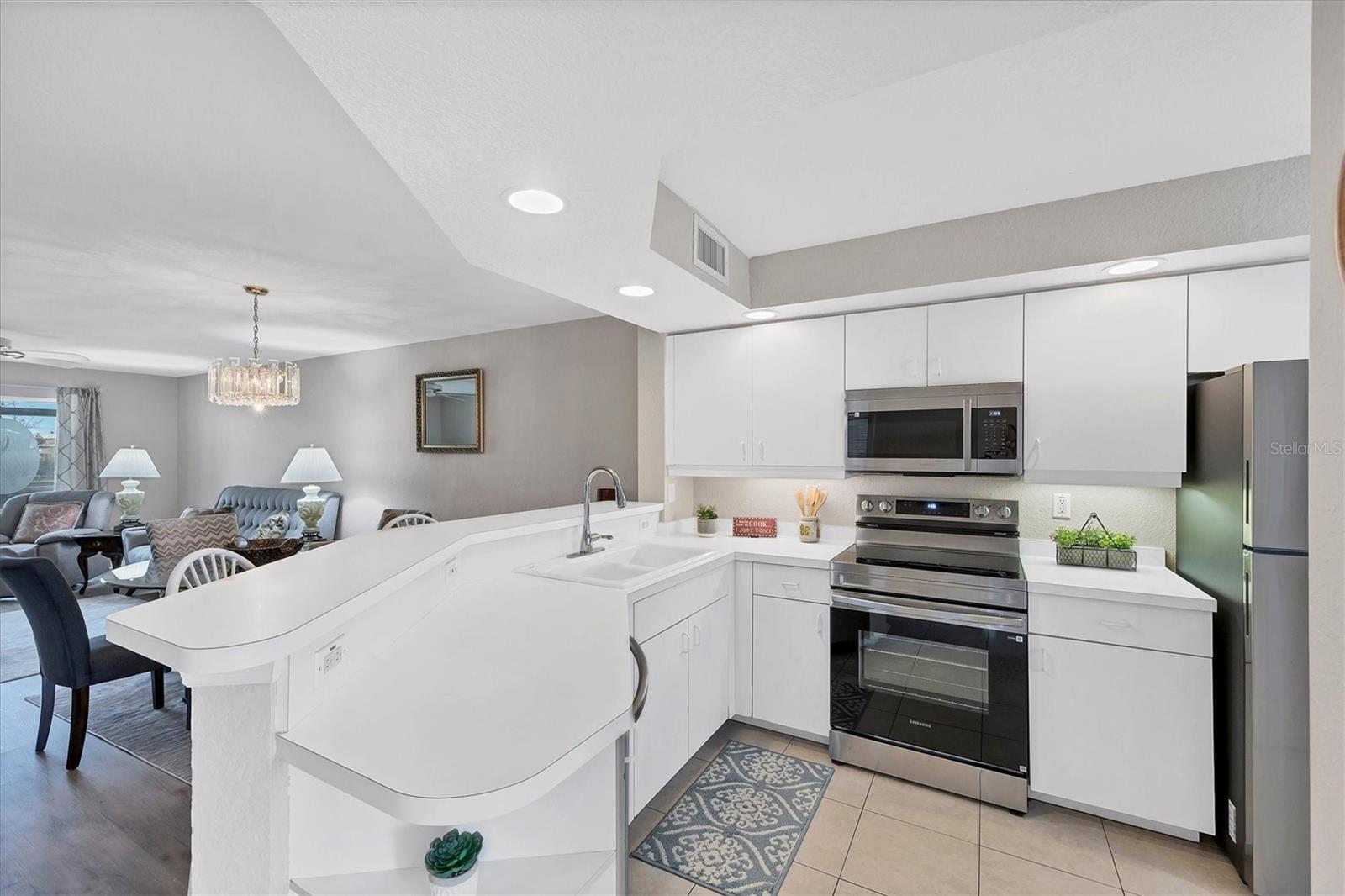 Image 5 of 30 For 5725 Greenwood Avenue 5103