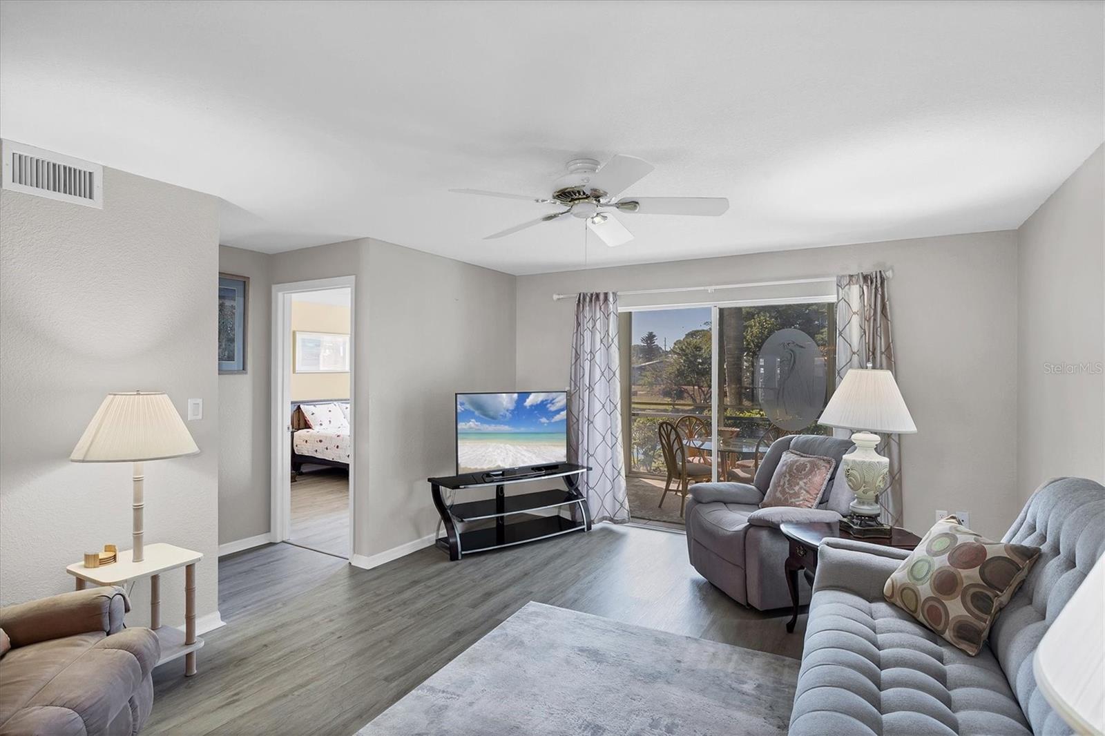 Image 8 of 30 For 5725 Greenwood Avenue 5103