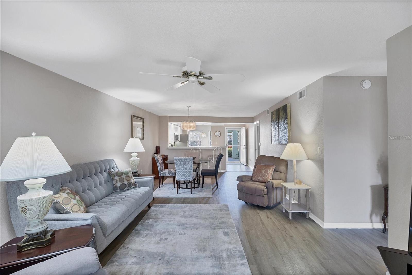 Image 9 of 30 For 5725 Greenwood Avenue 5103